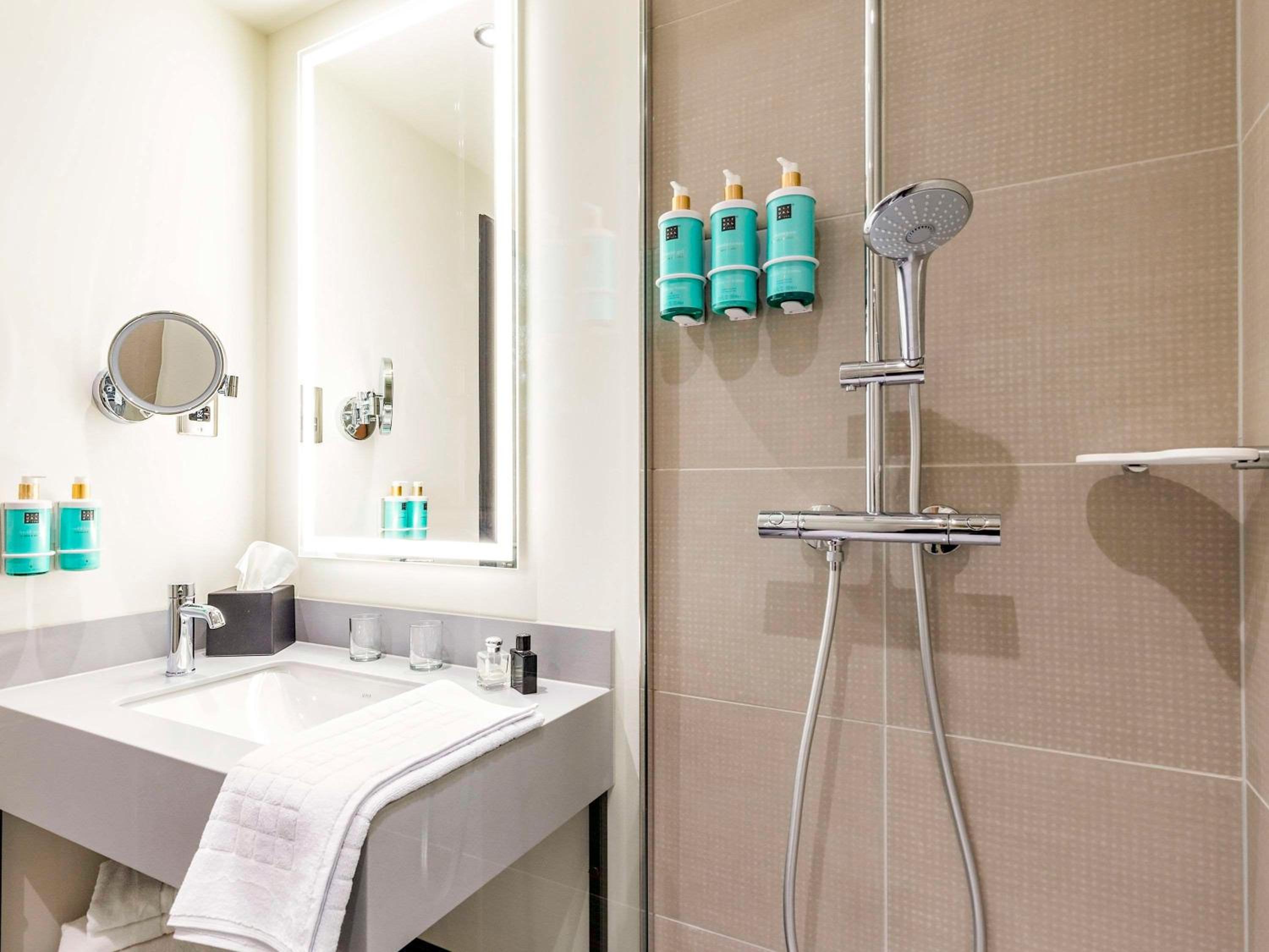 Standard Twin Room - Photo 4