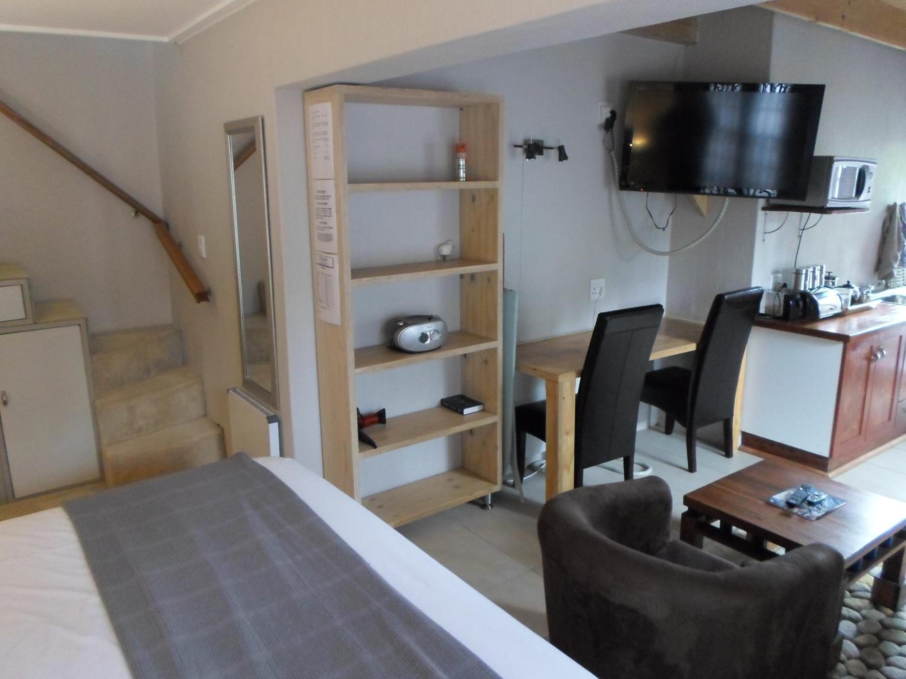 Studio Apartment photo 3