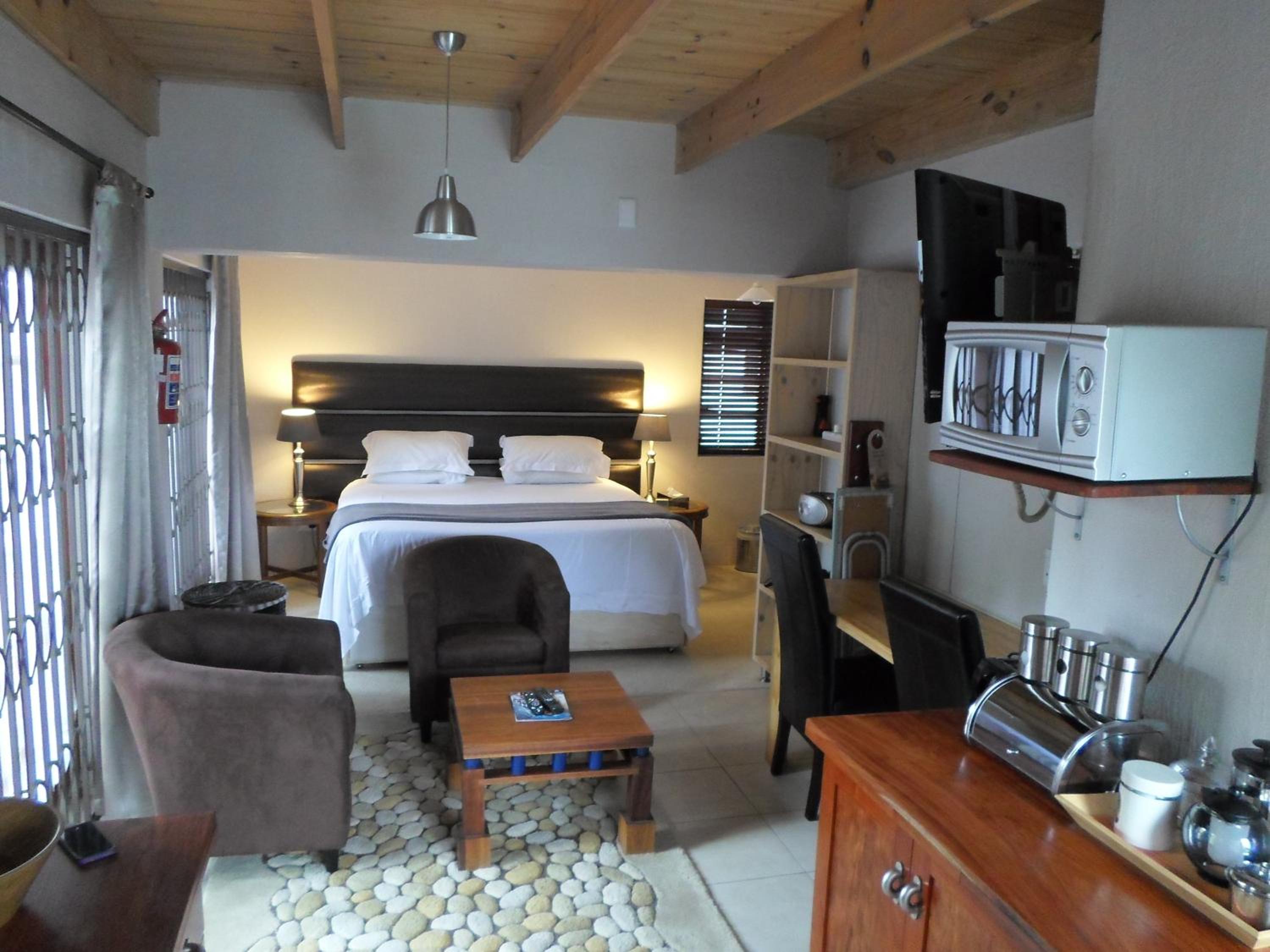 Studio Apartment photo 2