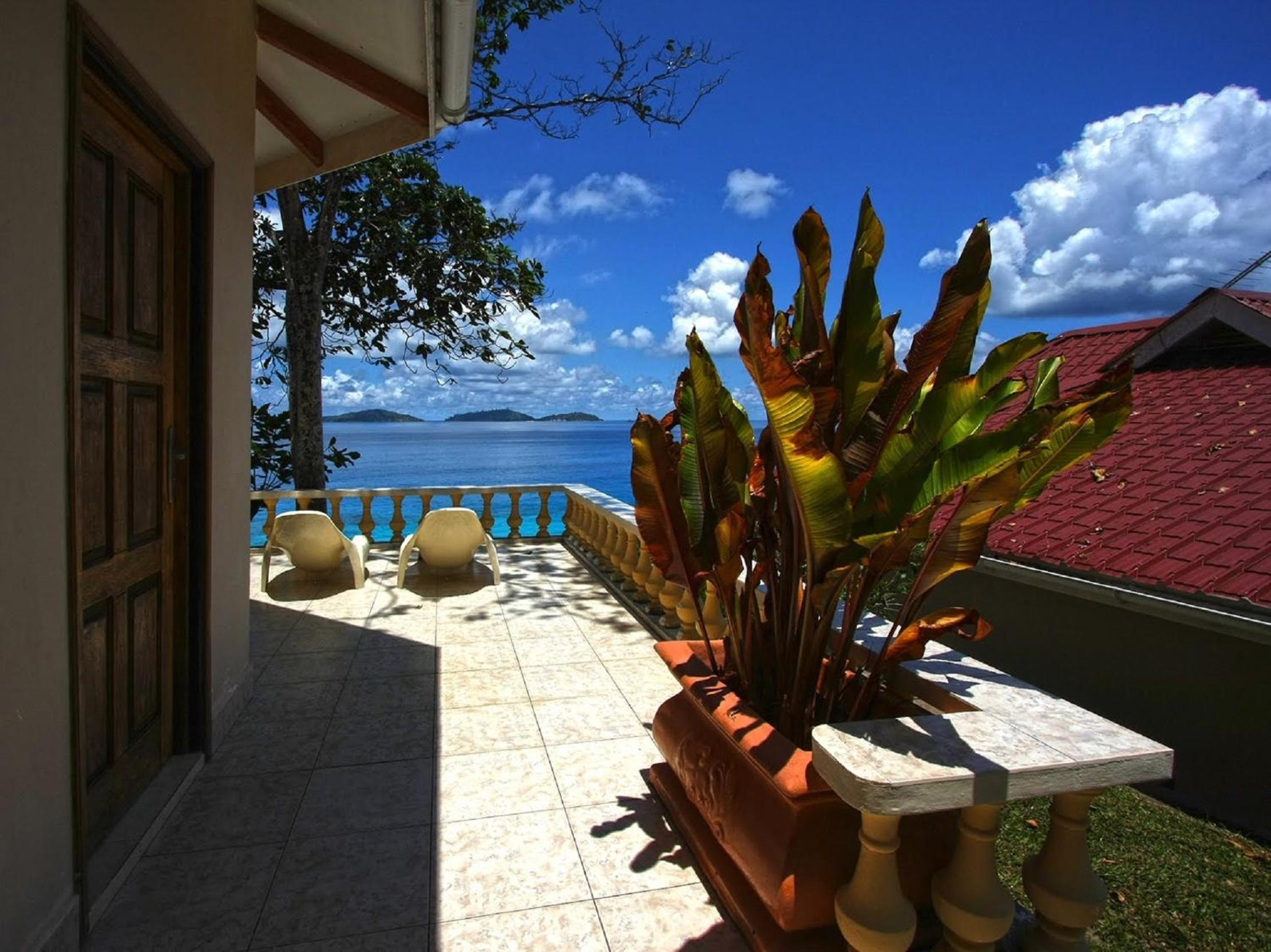 Honeymoon Suite - Photo 2