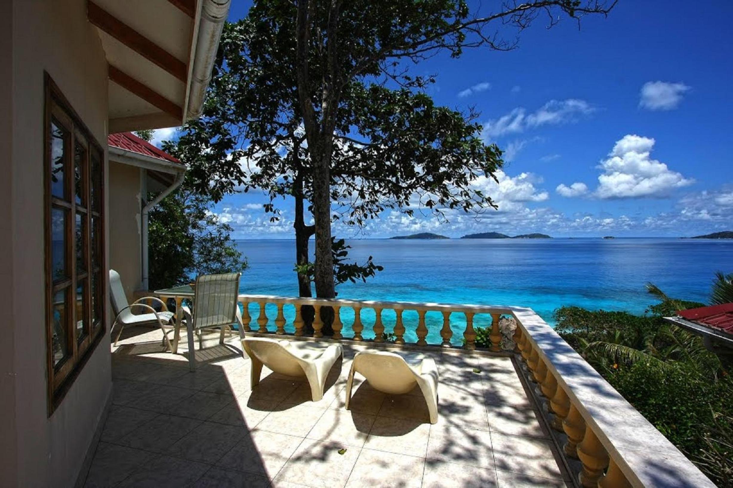 Honeymoon Suite - Photo 4