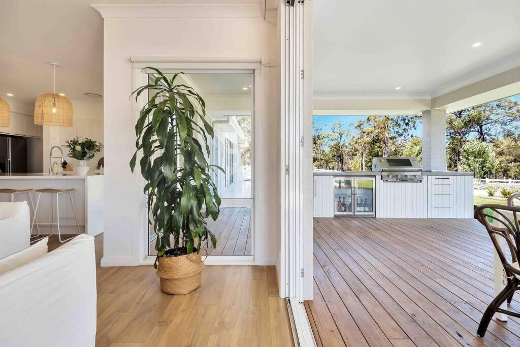 Six-Bedroom House photo 3