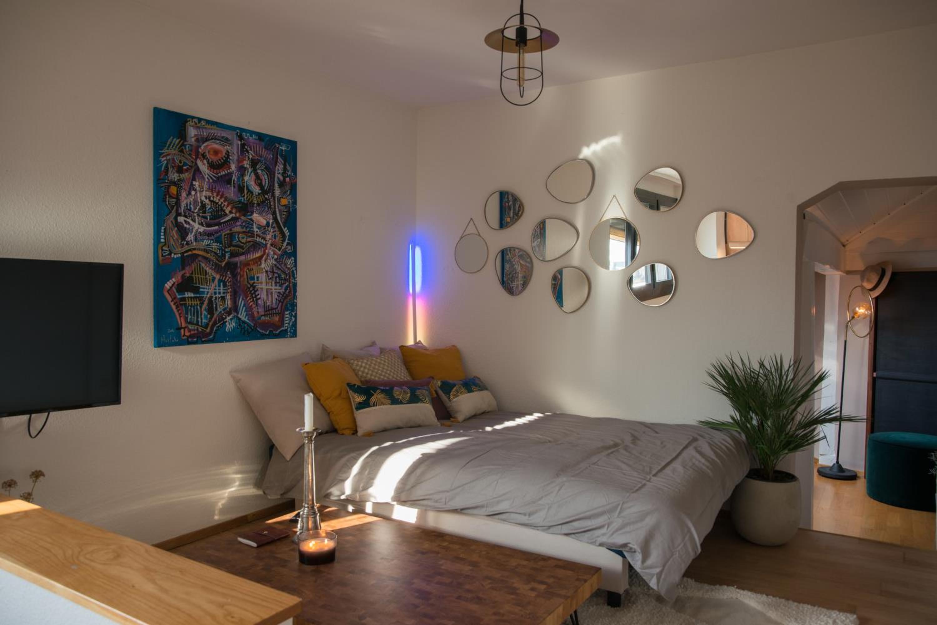 One-Bedroom Apartment photo 2
