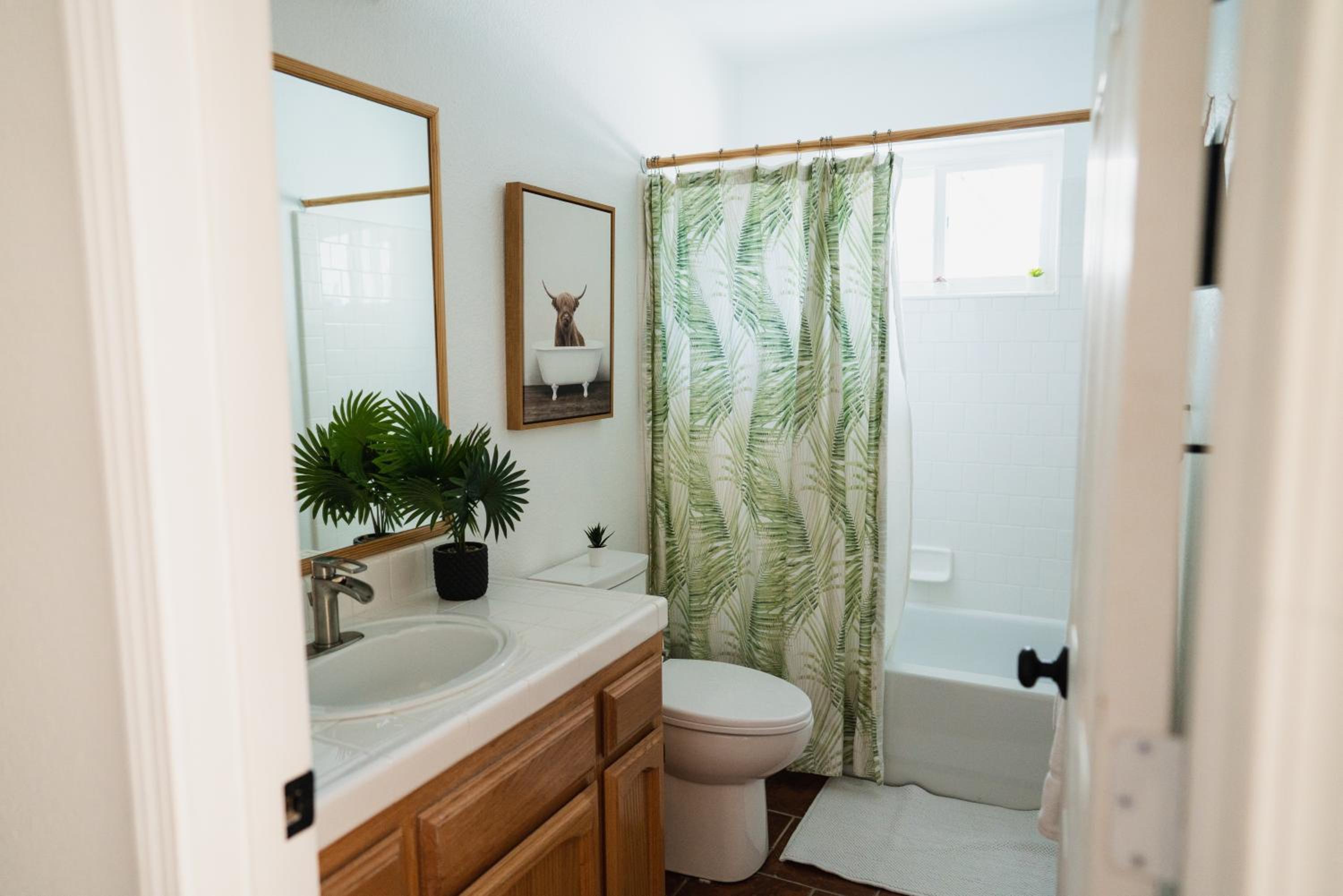 Three-Bedroom House - Photo 37