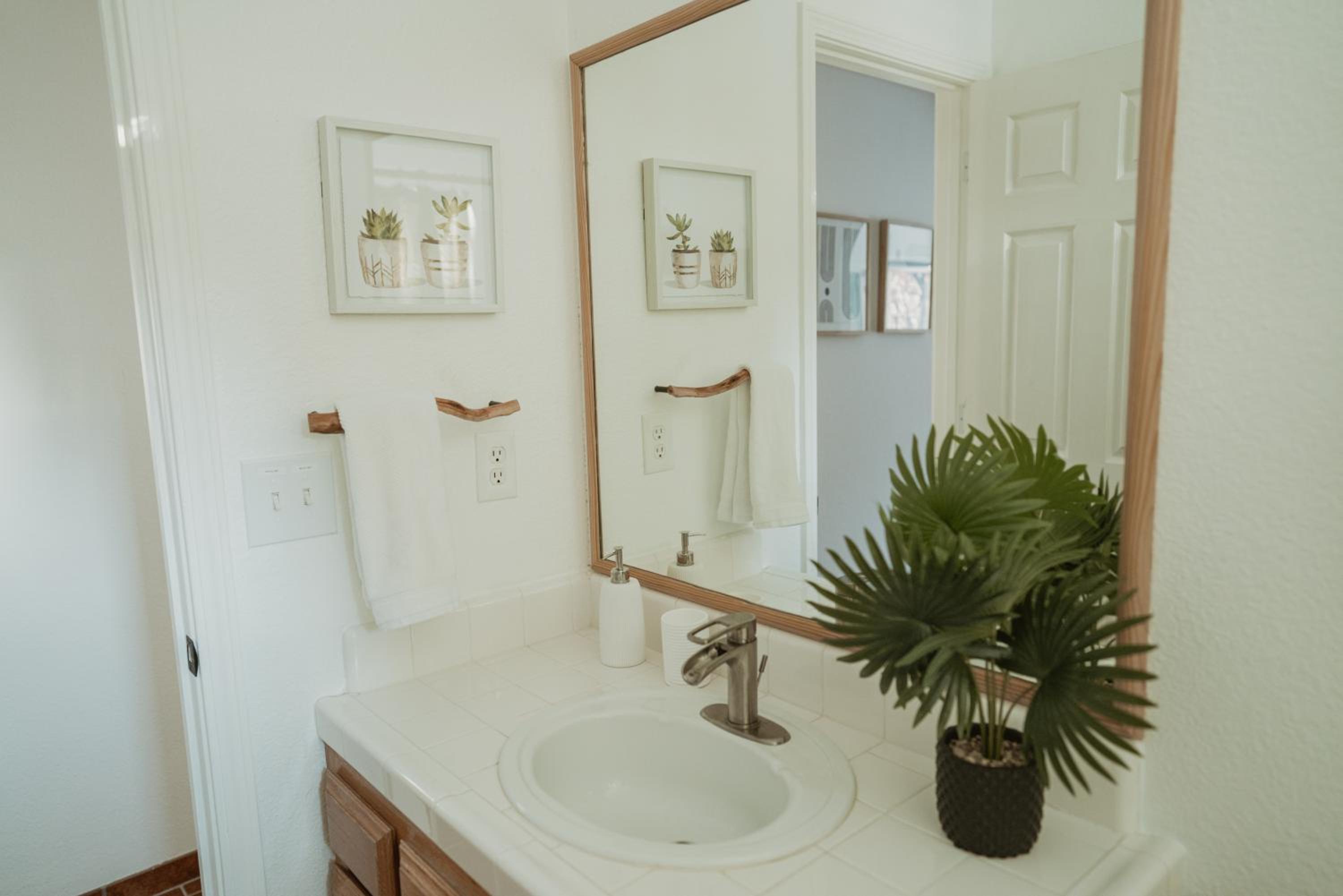 Three-Bedroom House - Photo 3