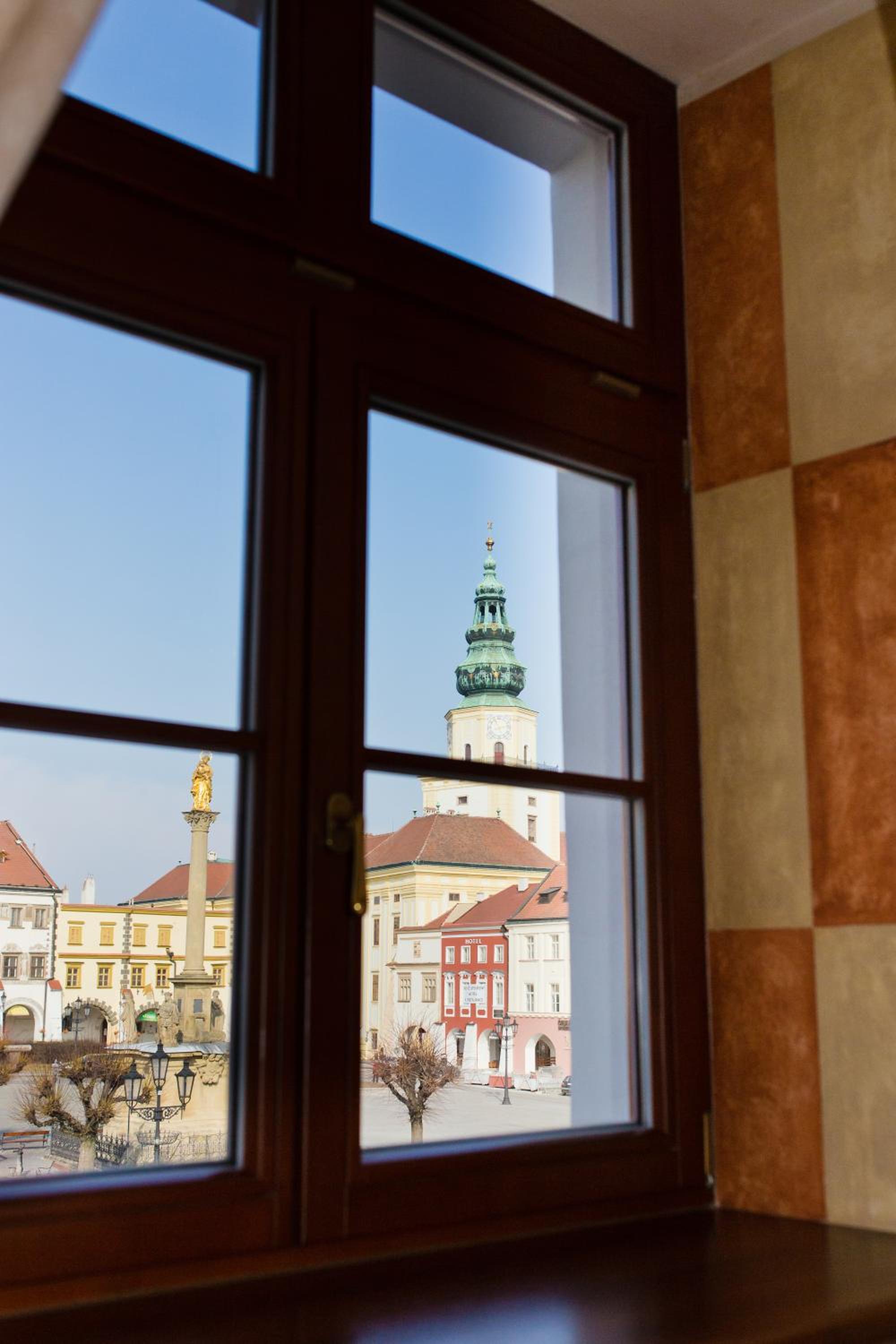 Apartment with Square view - Photo 15