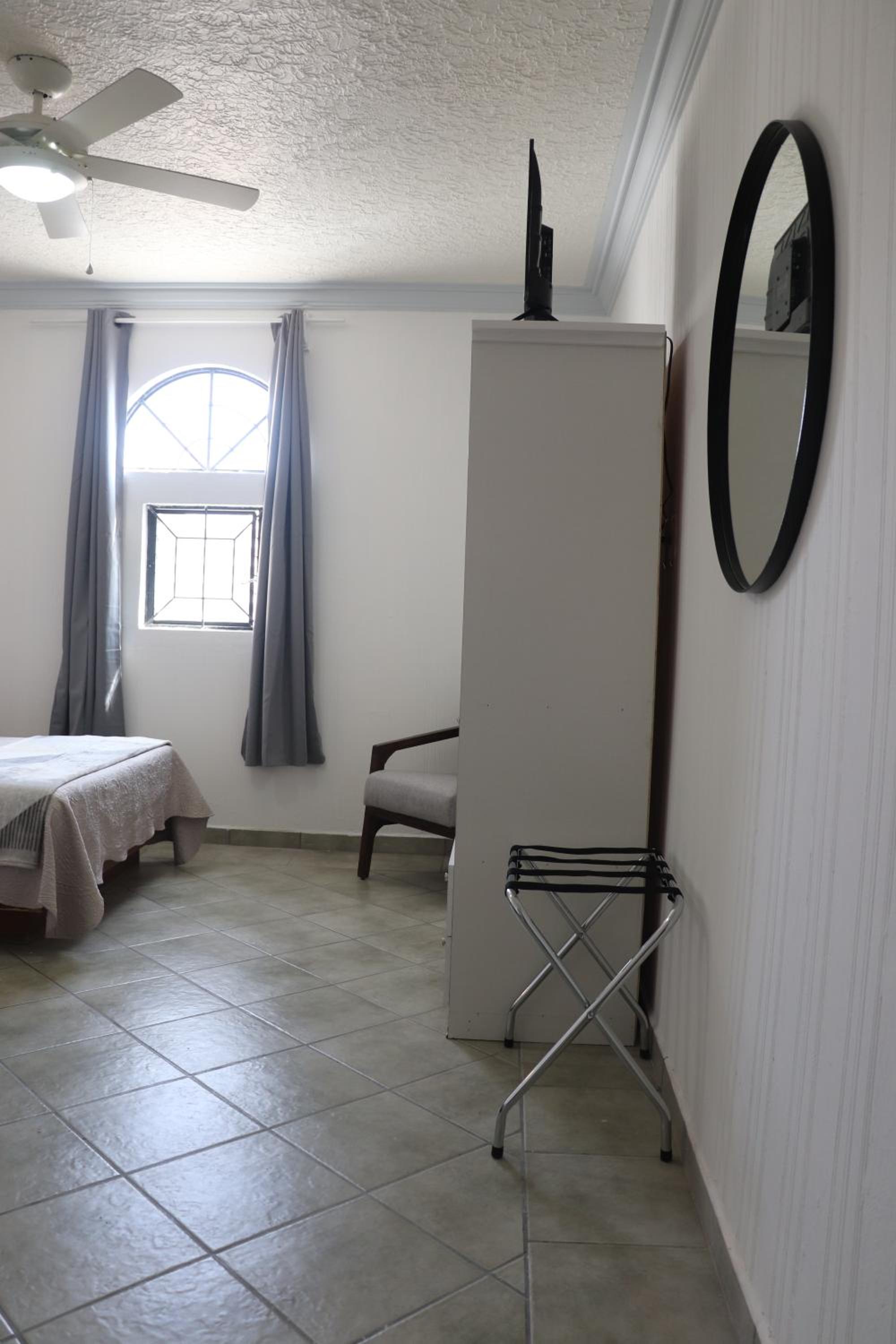 Double Room with Two Double Beds - Photo 18