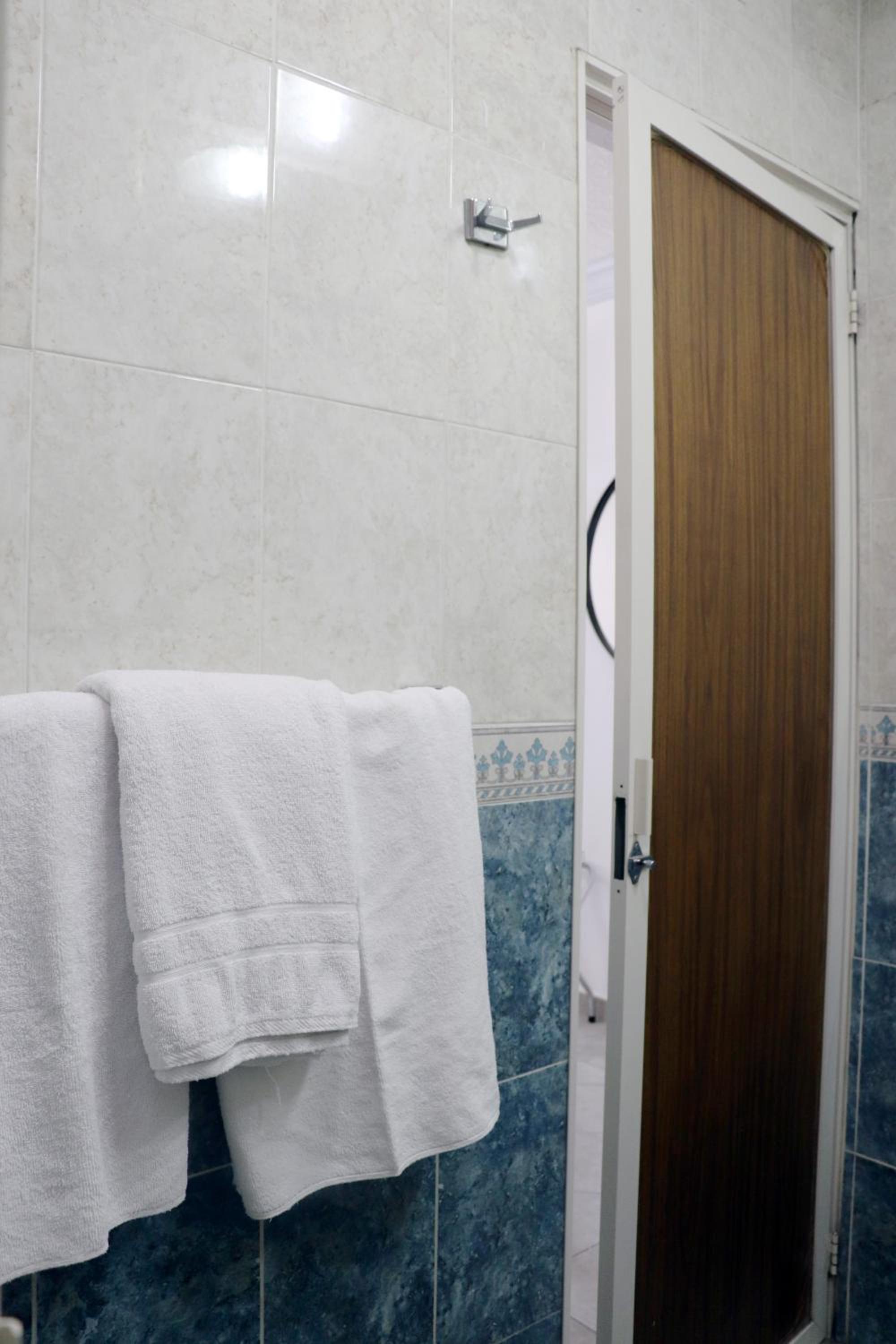Double Room with Two Double Beds - Photo 5