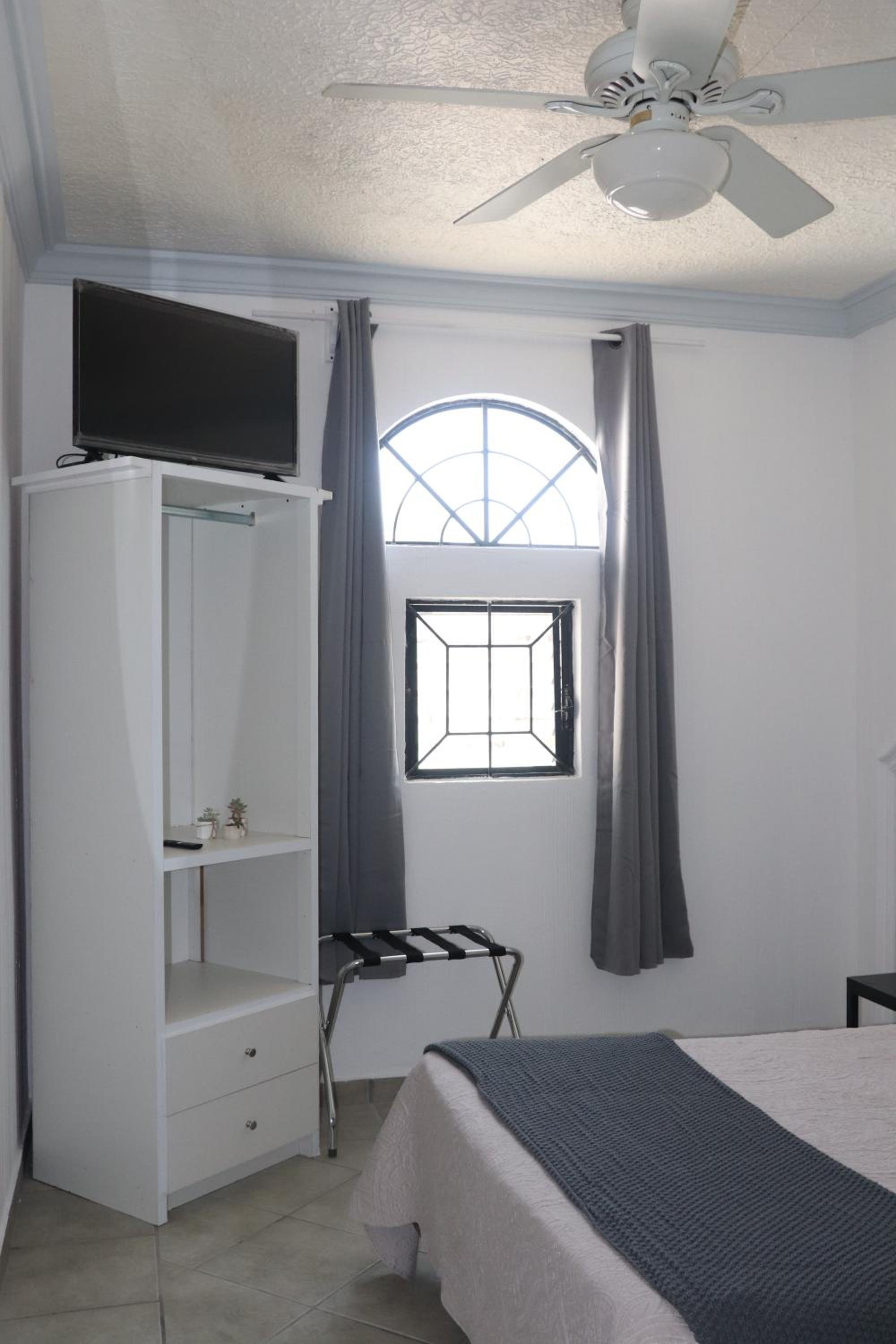 Double Room - Photo 4