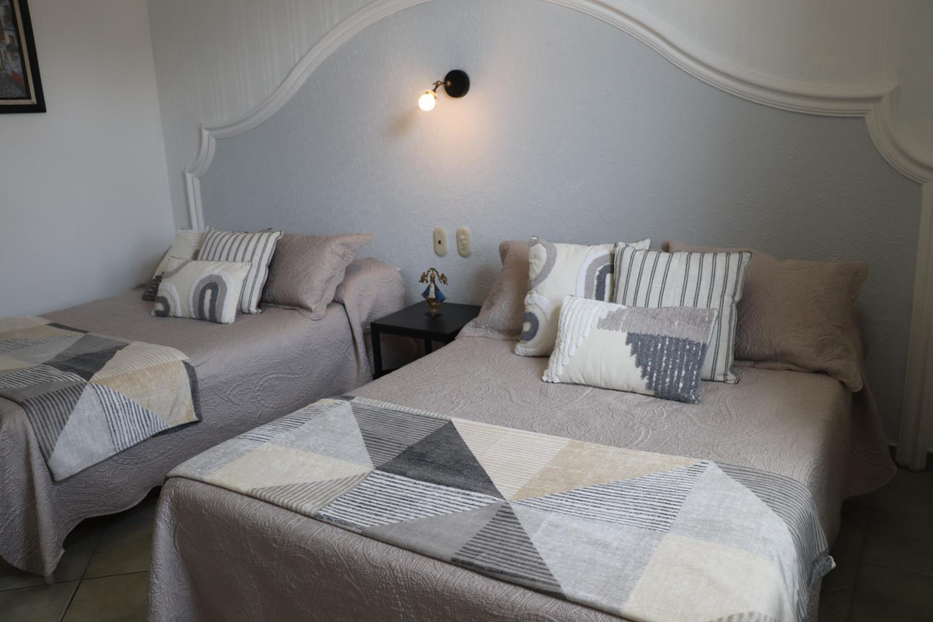 Double Room with Two Double Beds - Photo 7