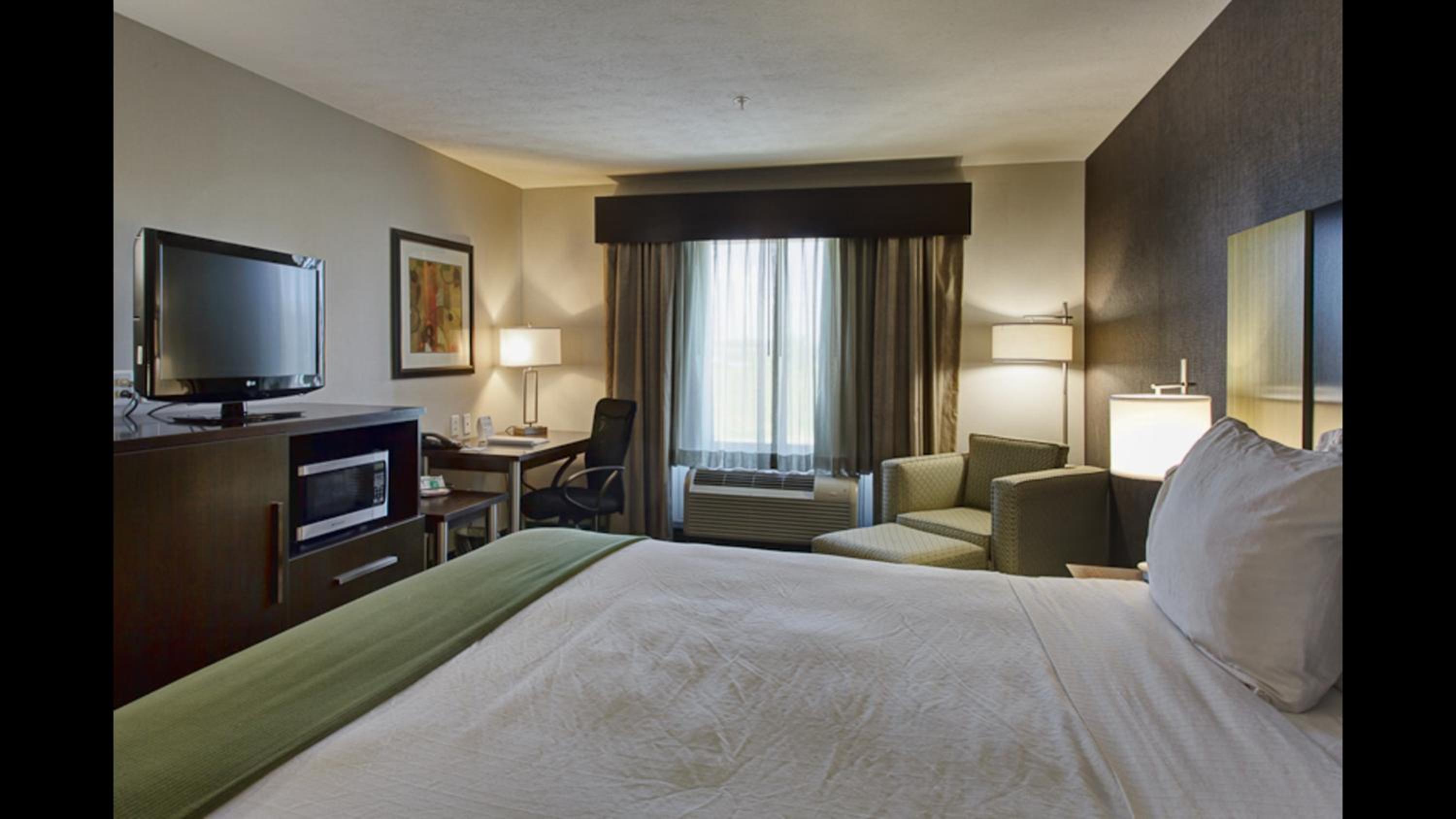 King Suite with Sofa Bed - Photo 4