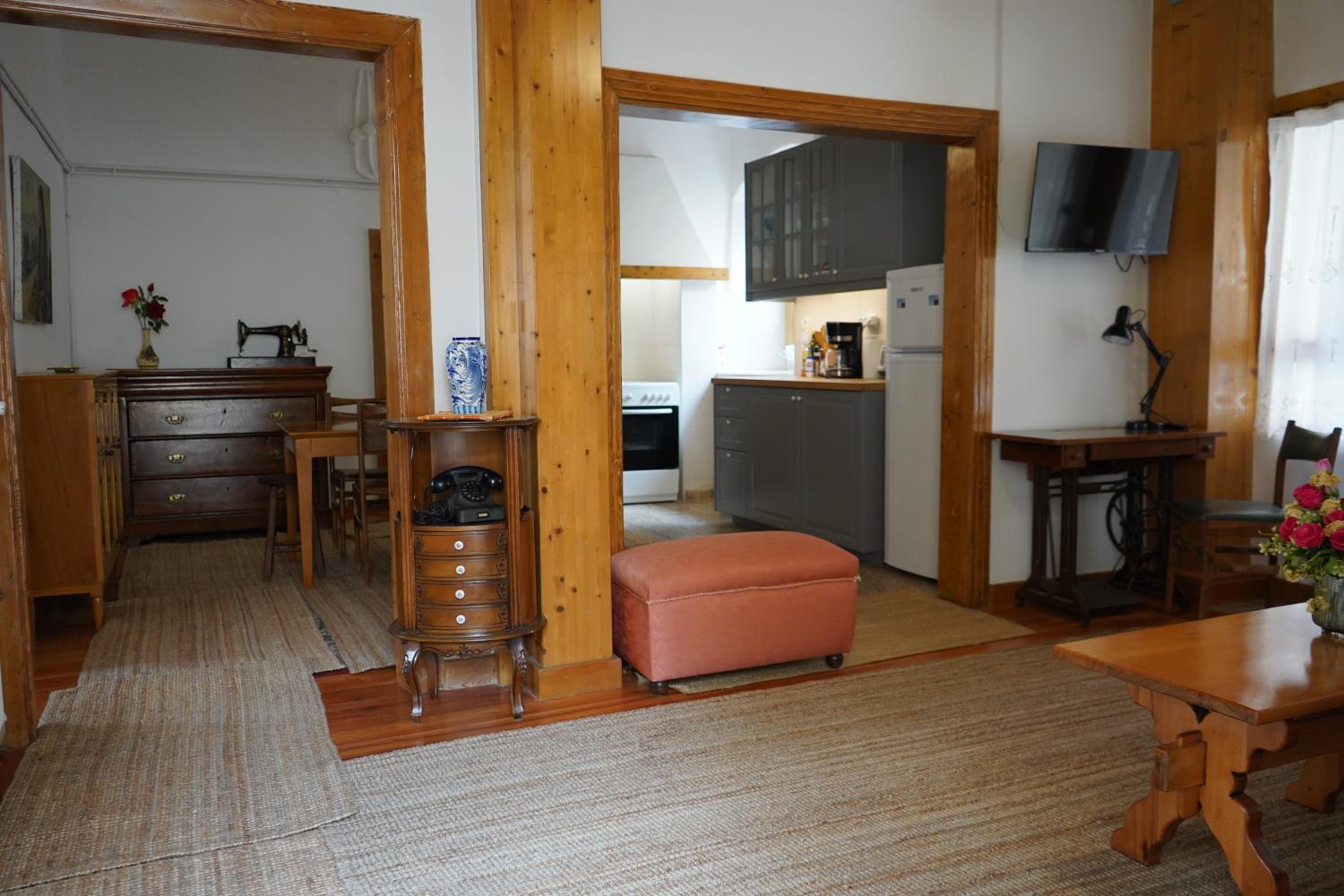 Deluxe Apartment with Private Yard photo 1