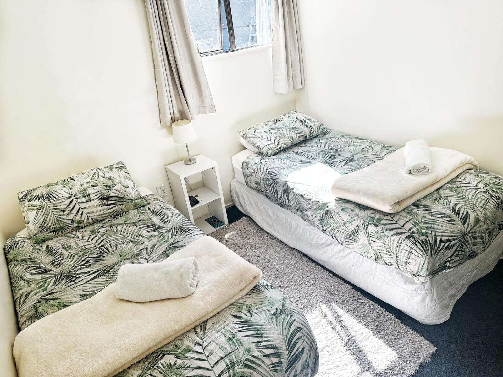 Small Twin Room - Photo 2
