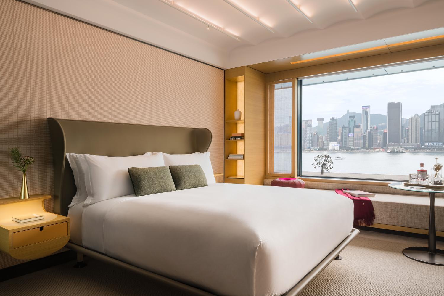 Classic King Room with Daybed and Harbor View thumbnail 5