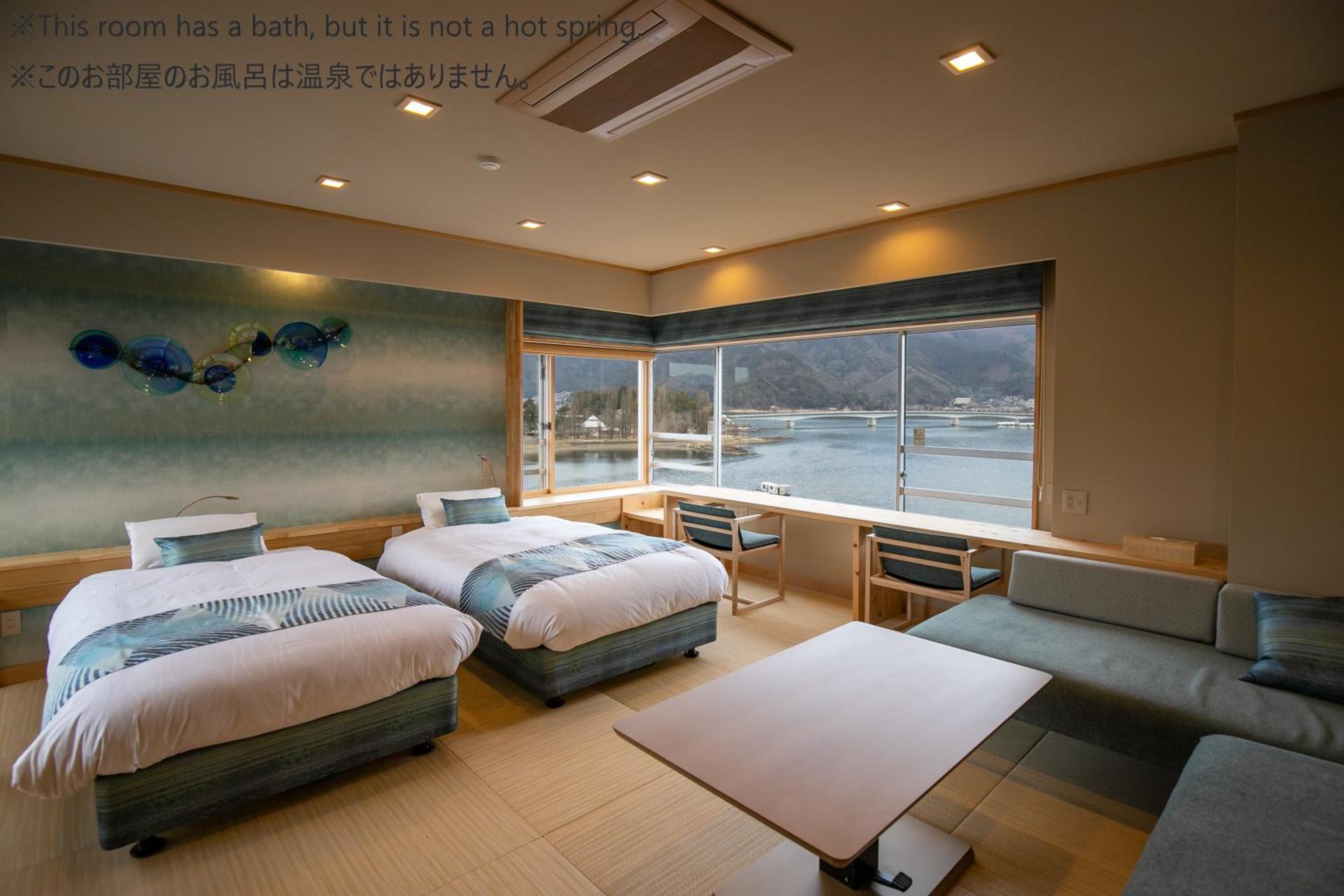 View bath Corner Room with Tatami Area  and Lake View - Non-Smoking - West Building