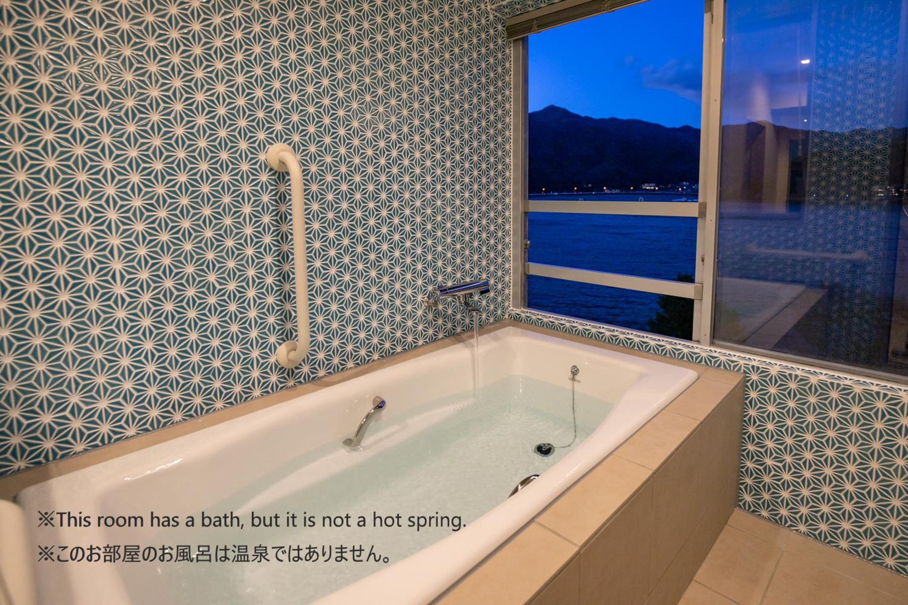 View bath Corner Room with Tatami Area  and Lake View - Non-Smoking - West Building