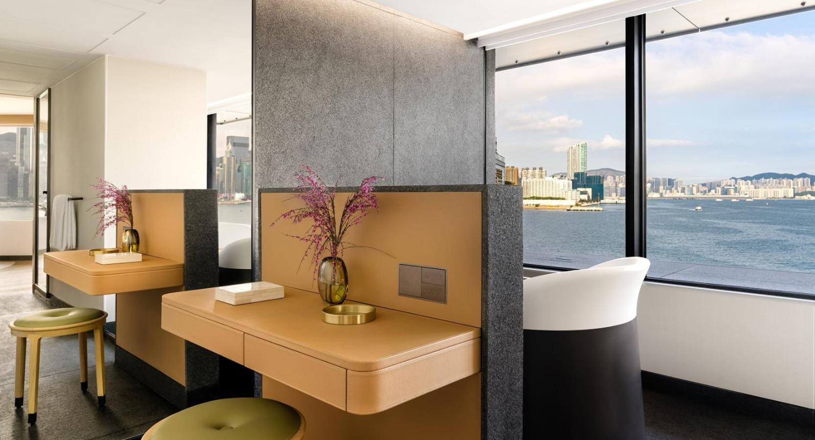 1 King Corner Suite with Sea View - Regent Club Access thumbnail 5