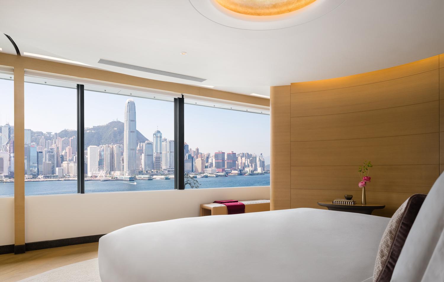 One-Bedroom Corner Suite with Harbor View - Regent Club Access thumbnail 5