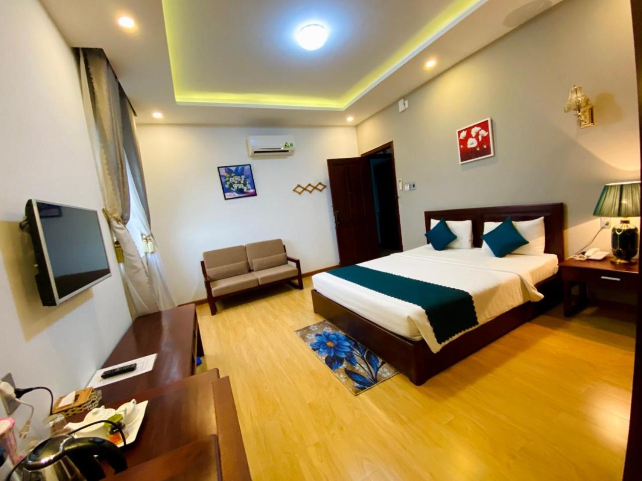Standard King Room photo 3