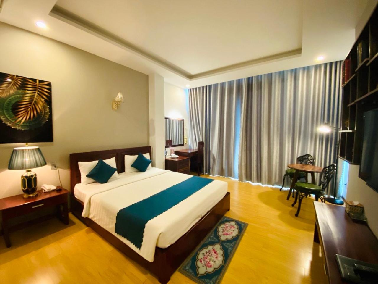 Deluxe Room (2 Adults + 1 Child) photo 1