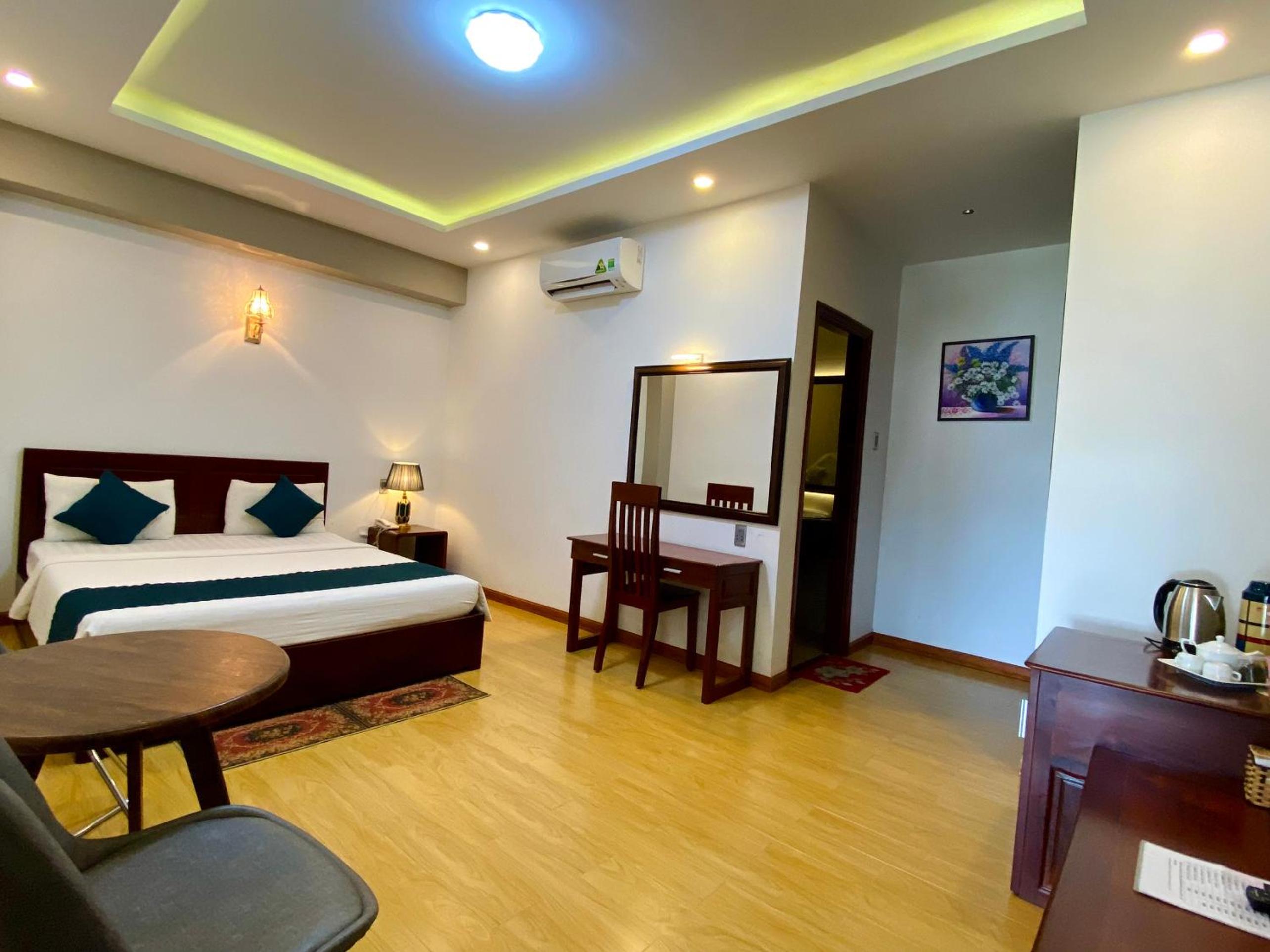 Standard King Room photo 2