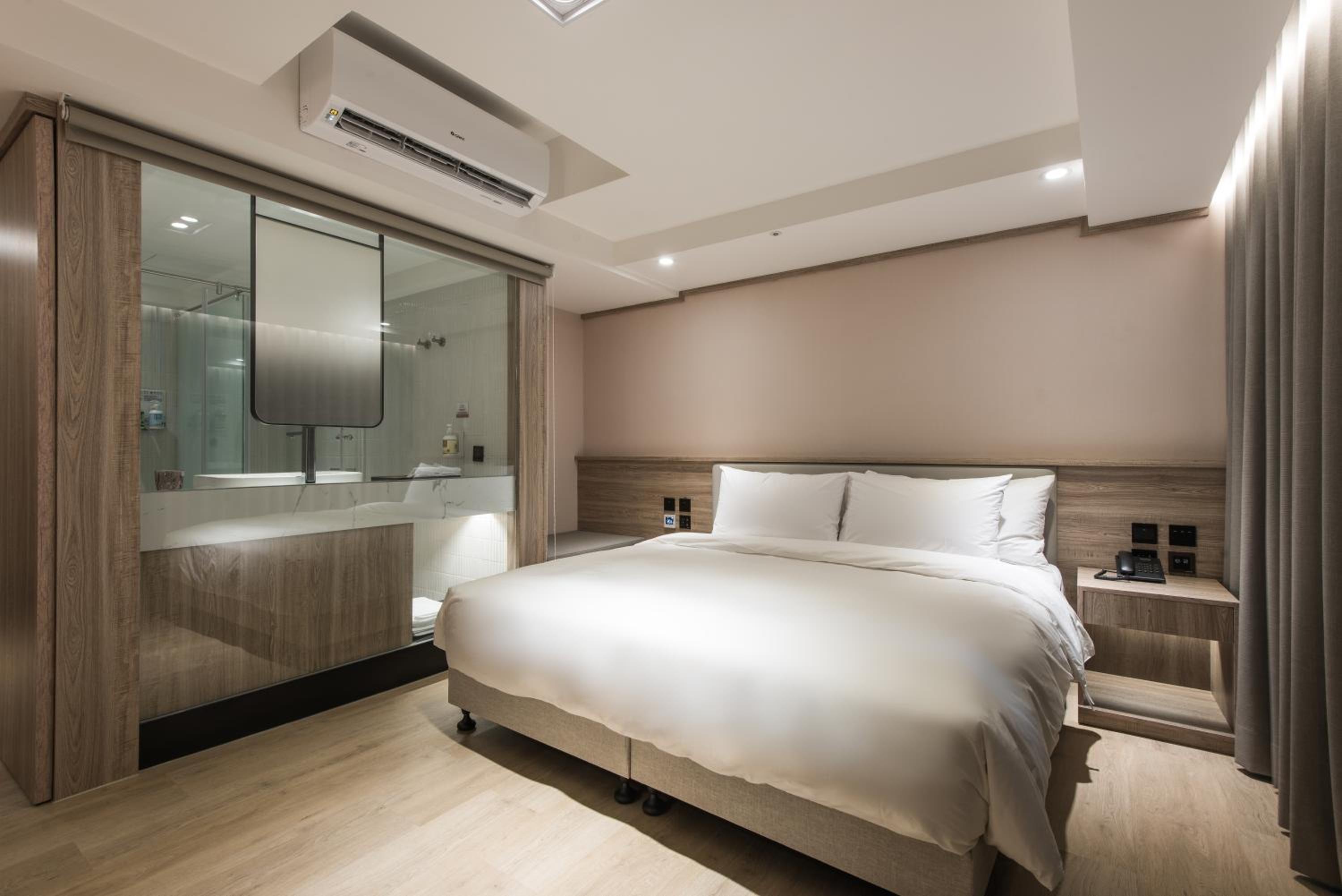 Queen Room - Photo 5