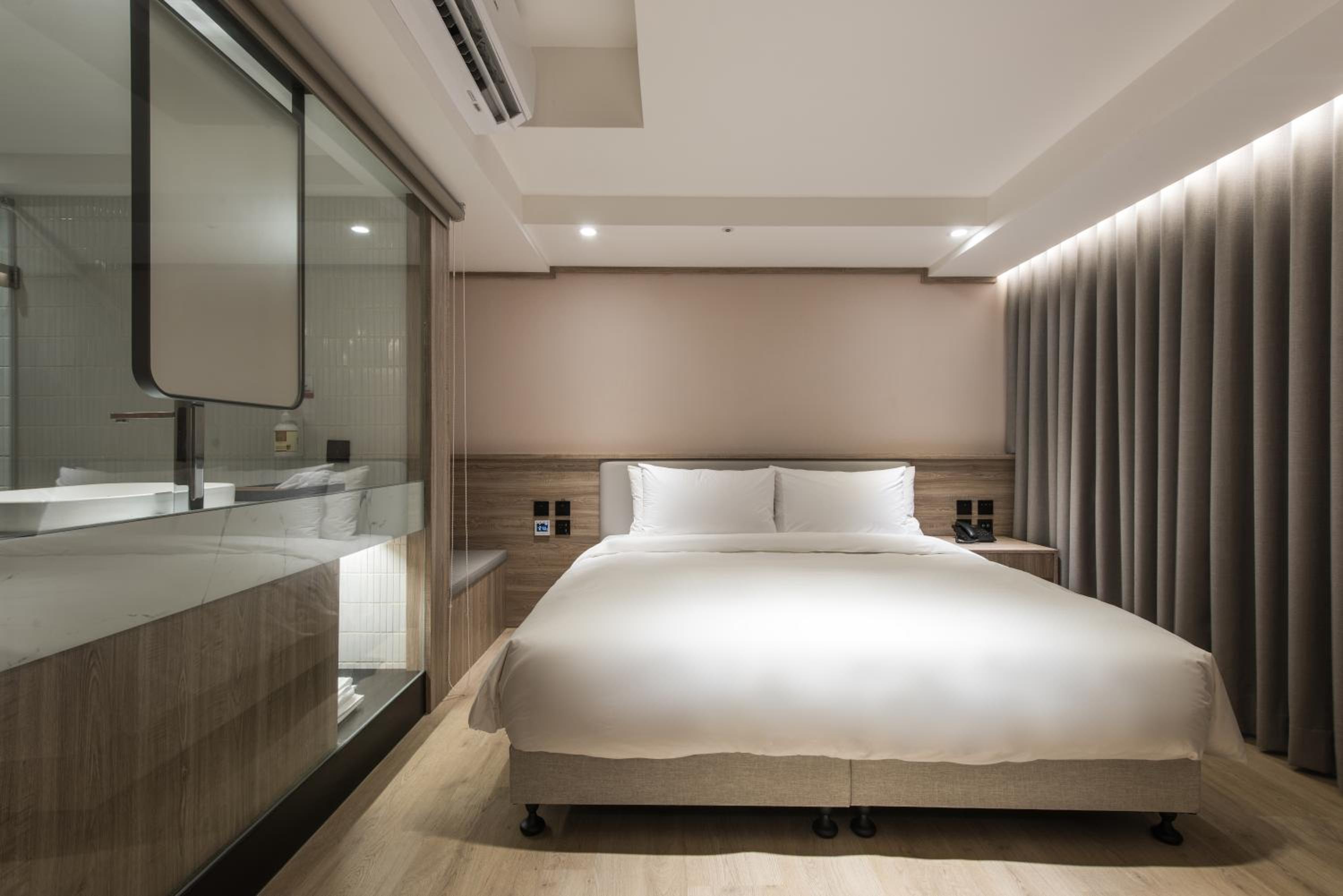 Queen Room - Photo 3