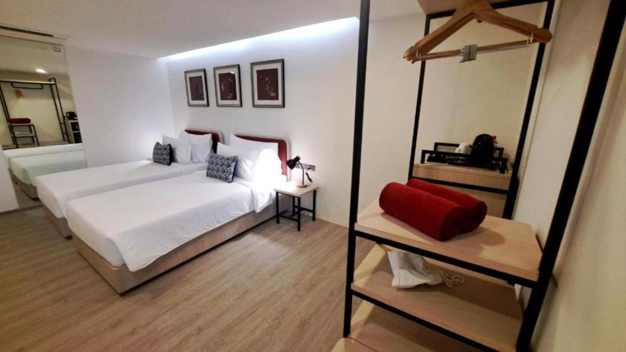Standard Twin Room - Photo 3