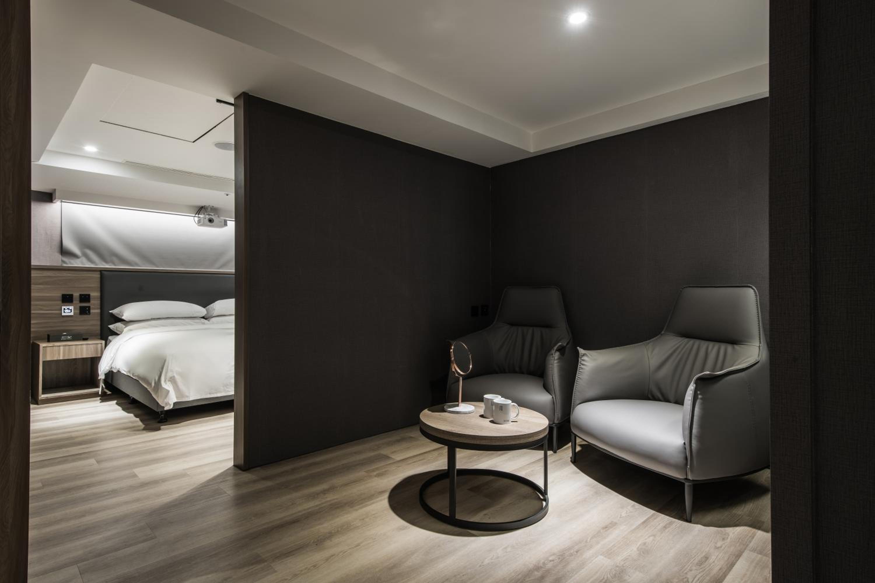 Superior Suite - Photo 7