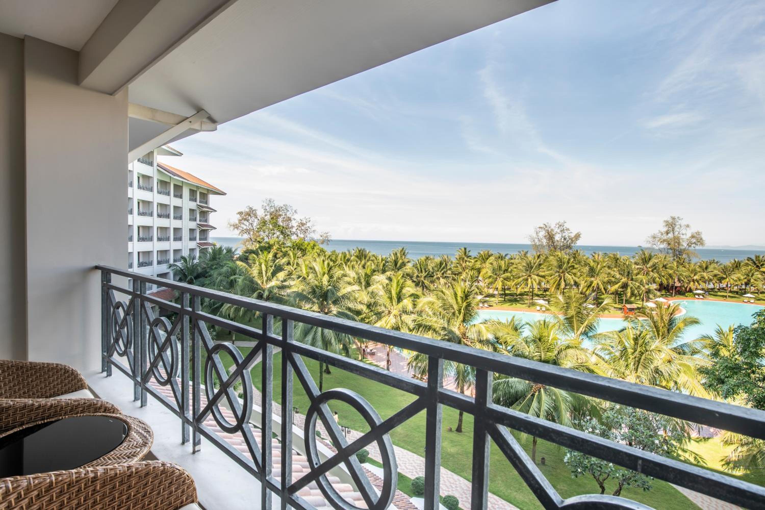 Deluxe King Ocean View with Safari Ticket (1 time) photo 3