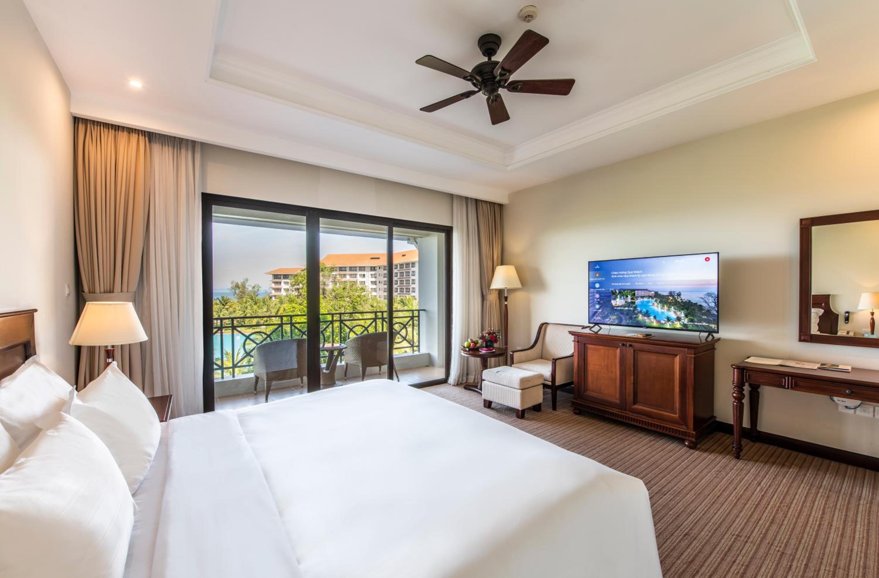 Deluxe King Ocean View with Safari Ticket (1 time)