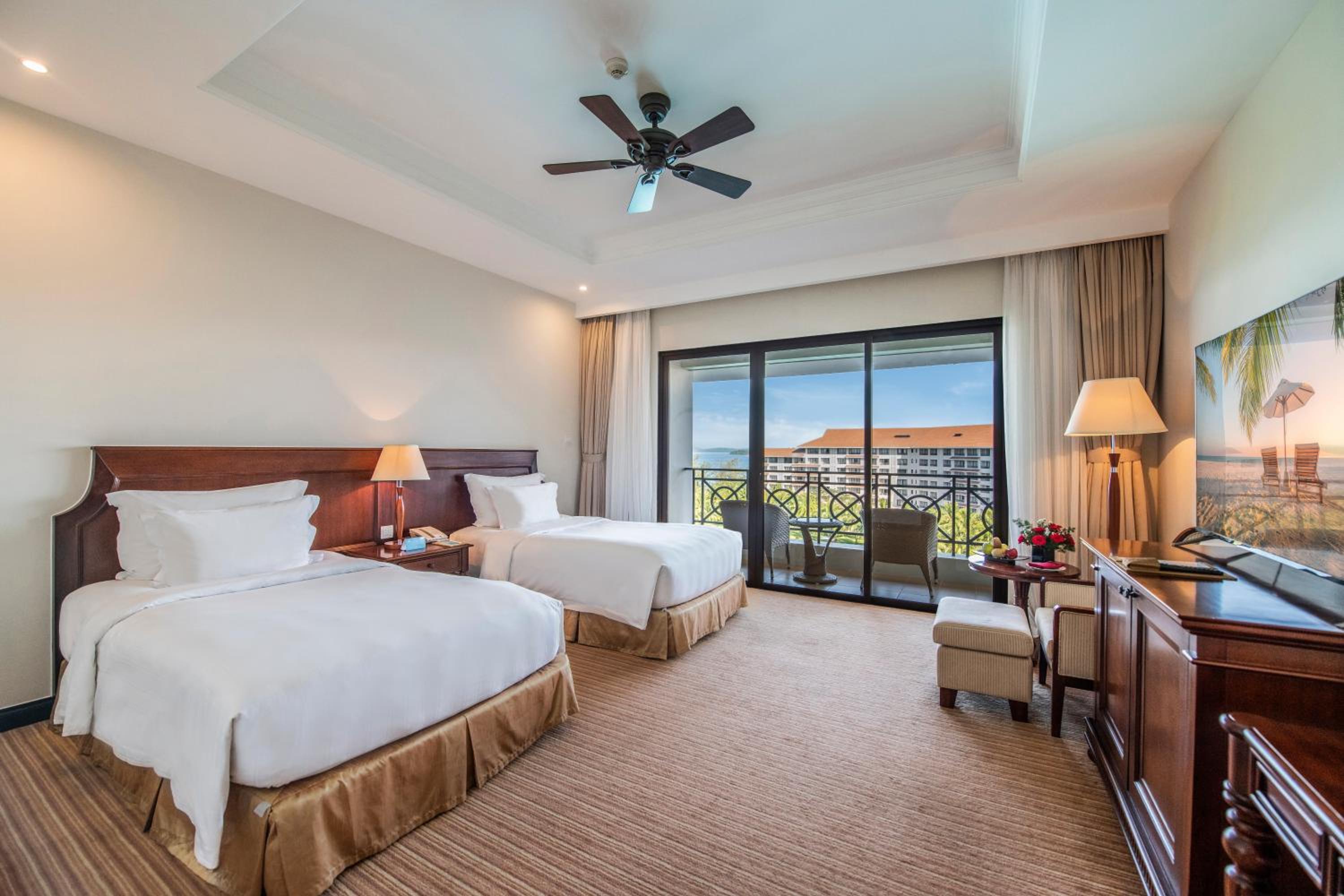 Deluxe Twin Ocean View with VinWonders Ticket (1 time)