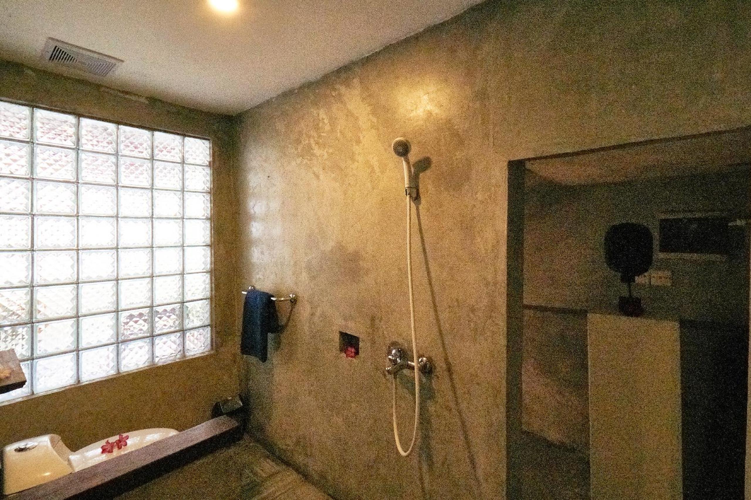 Studio - Photo 27