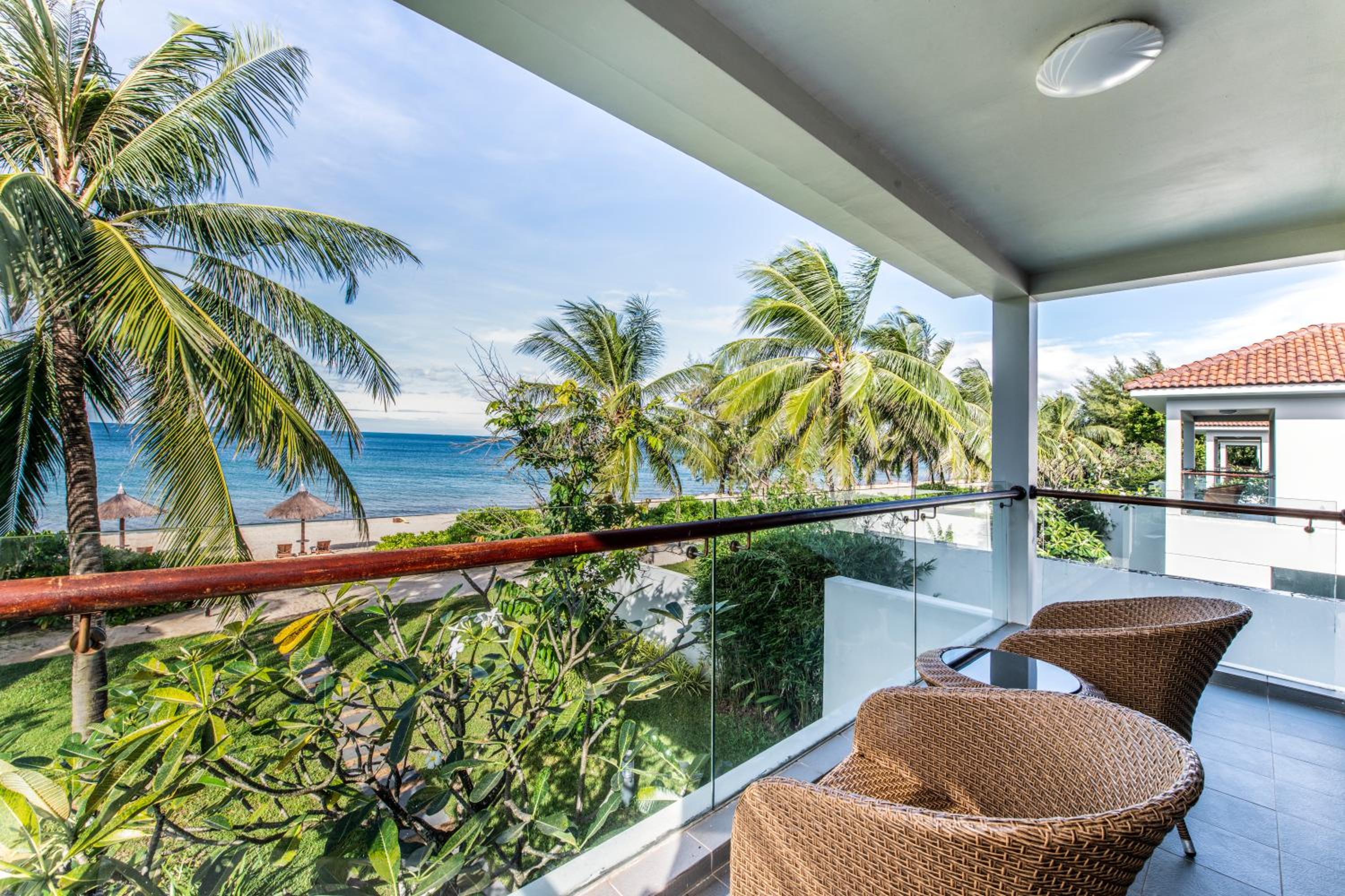 Three Bedroom Villa Ocean View - Private Pool - VinWonders & Safari Parks Access photo 2