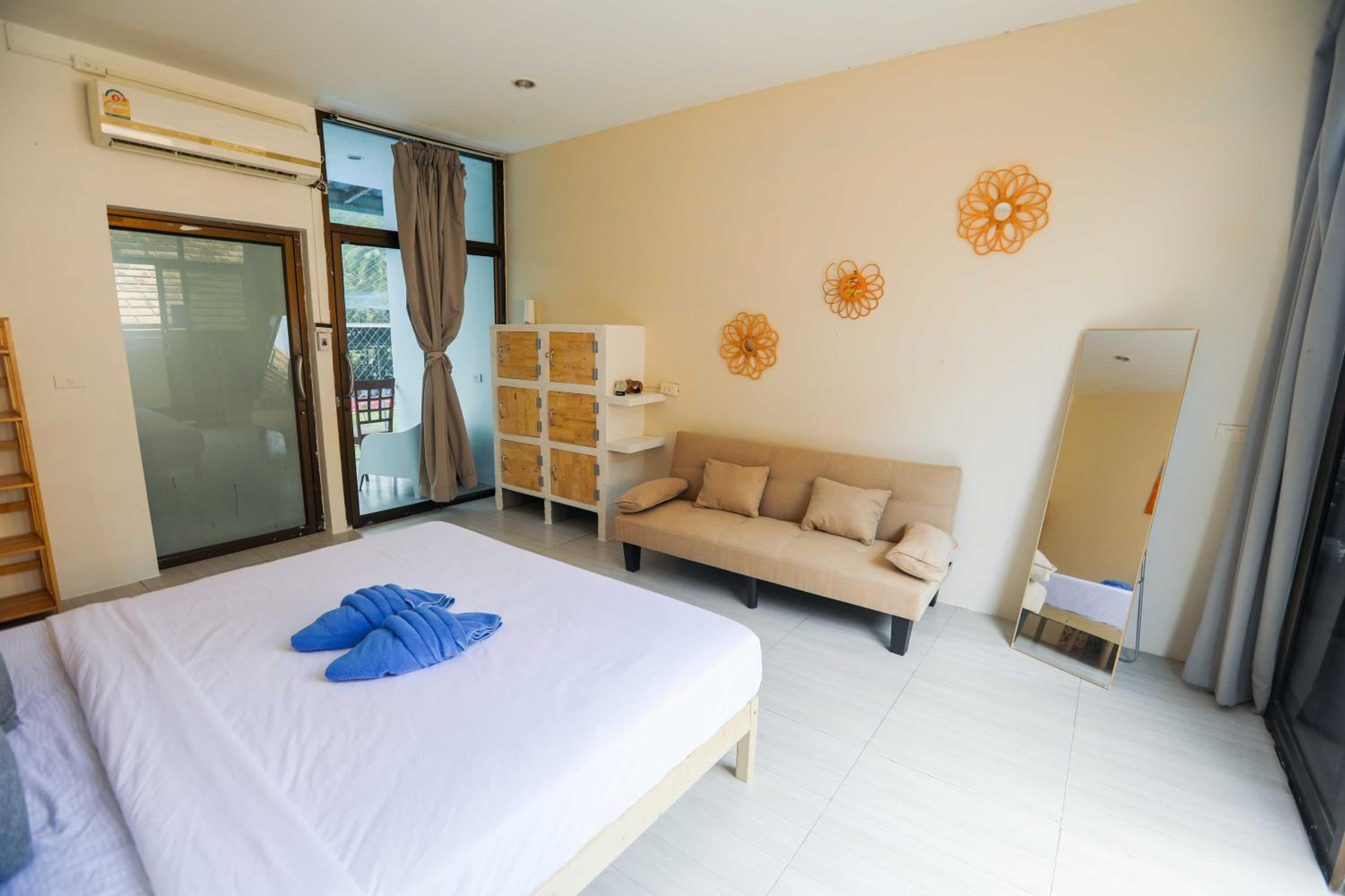 Deluxe Double Room with Balcony photo 2
