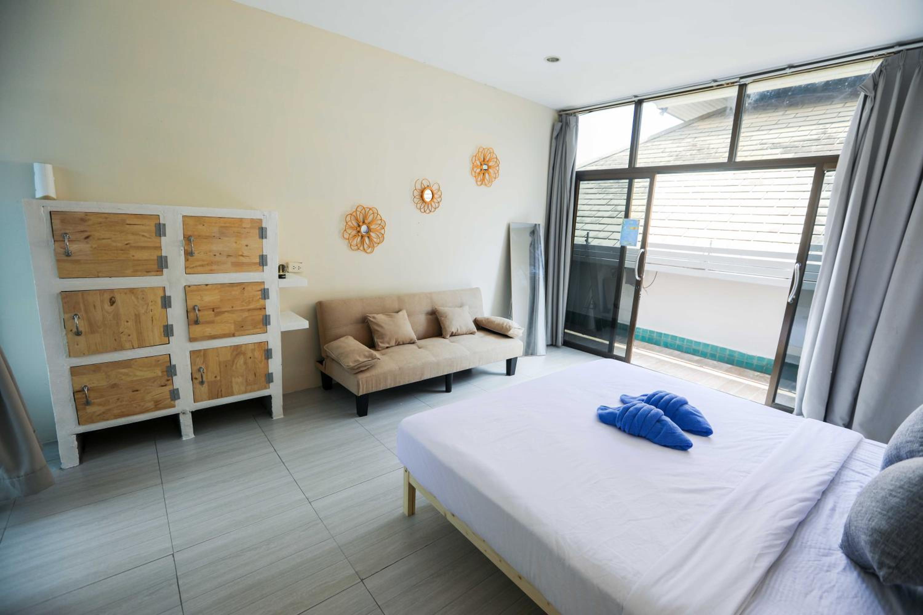 Deluxe Double Room with Balcony photo 3