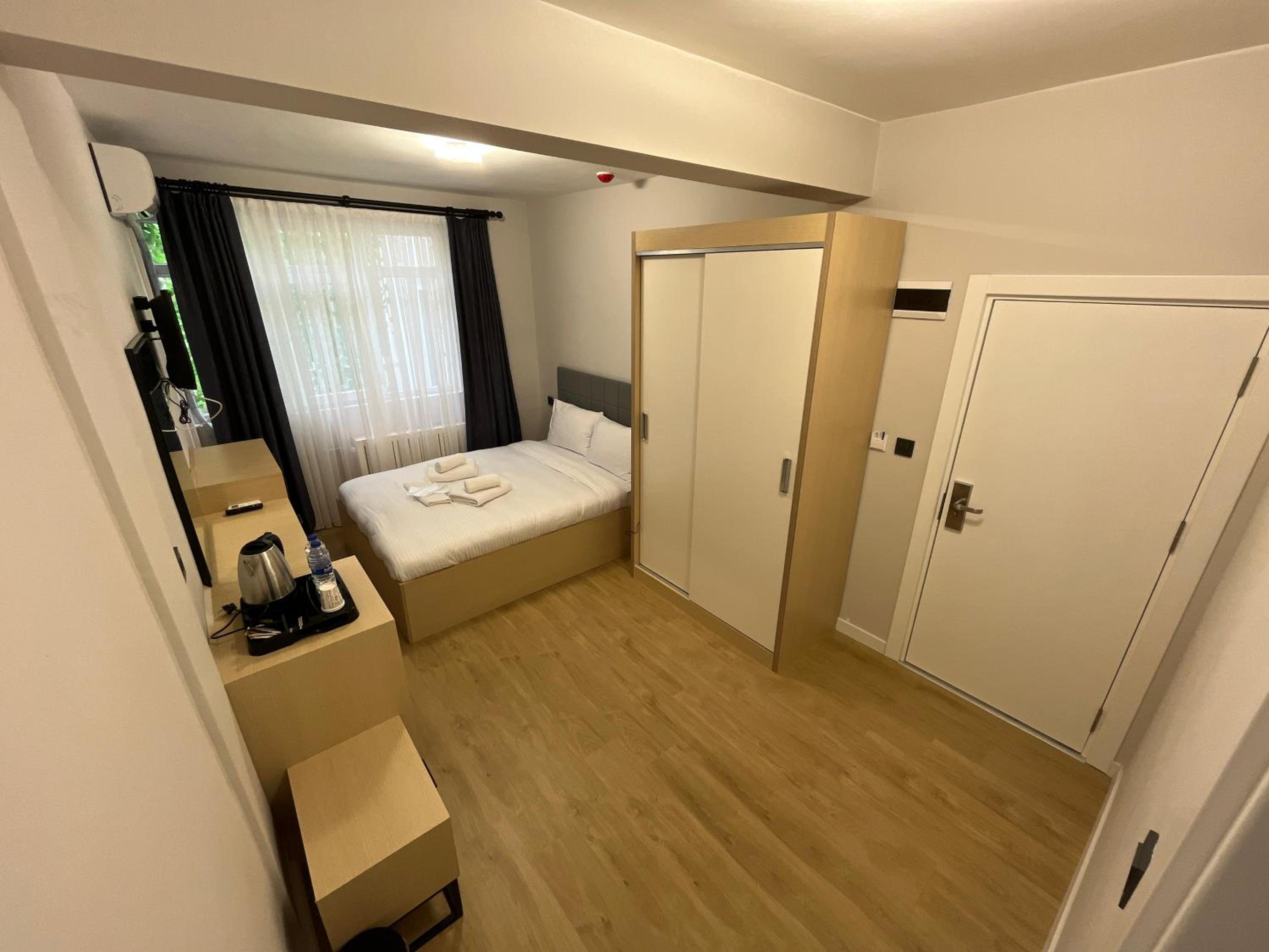 Double Room - Photo 18