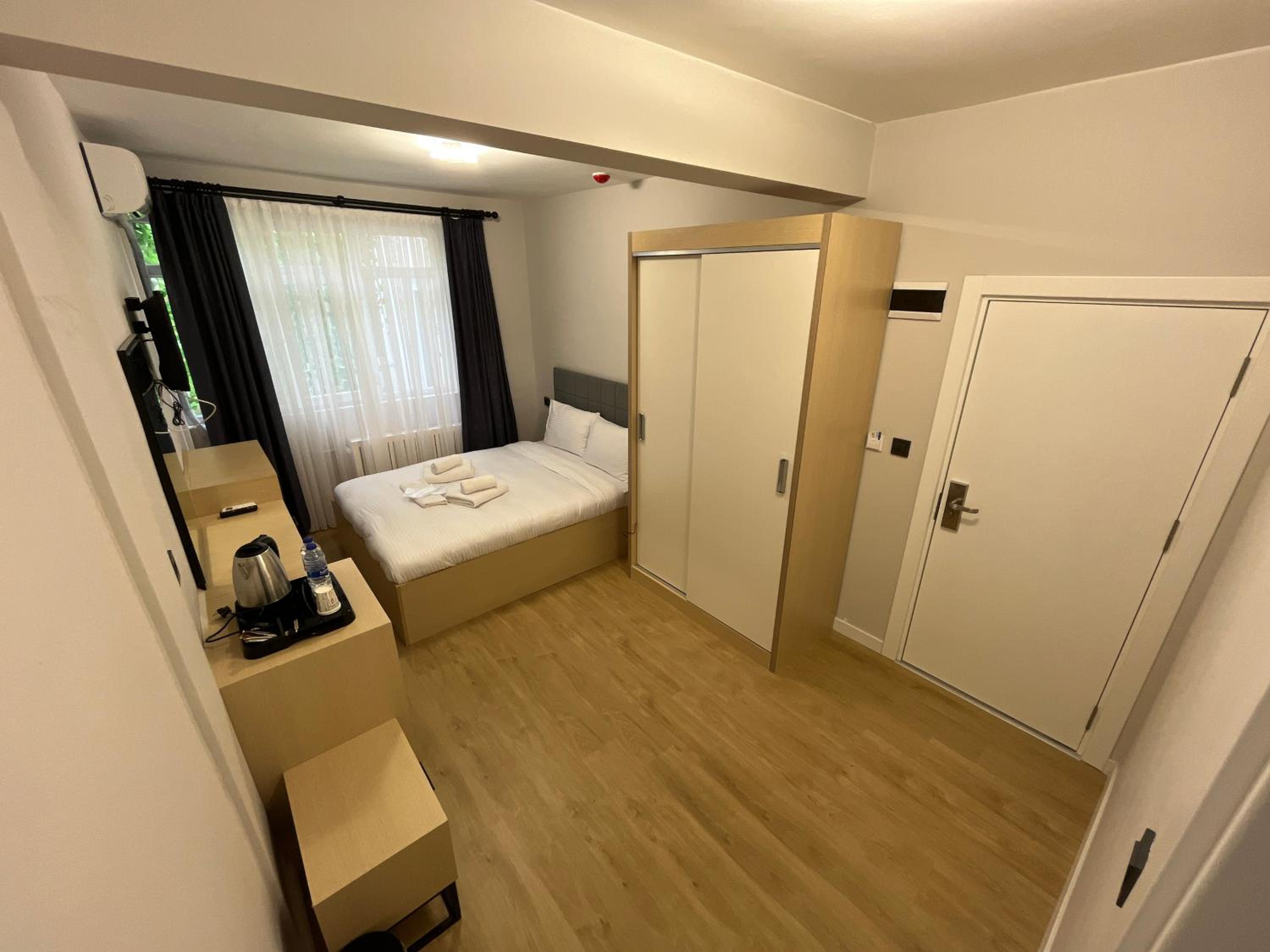Double Room - Photo 17