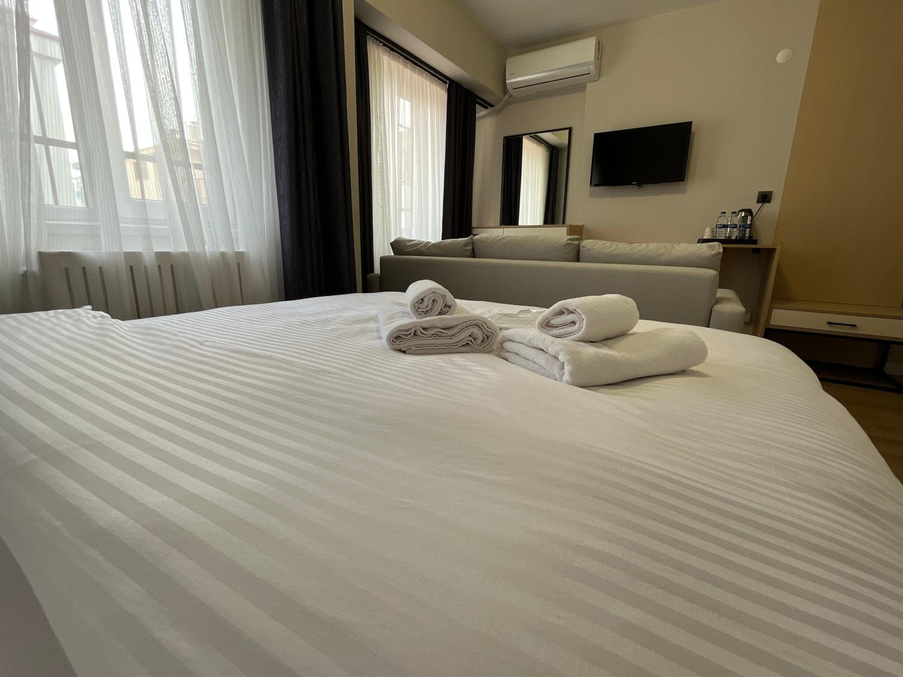 Double Room - Photo 16