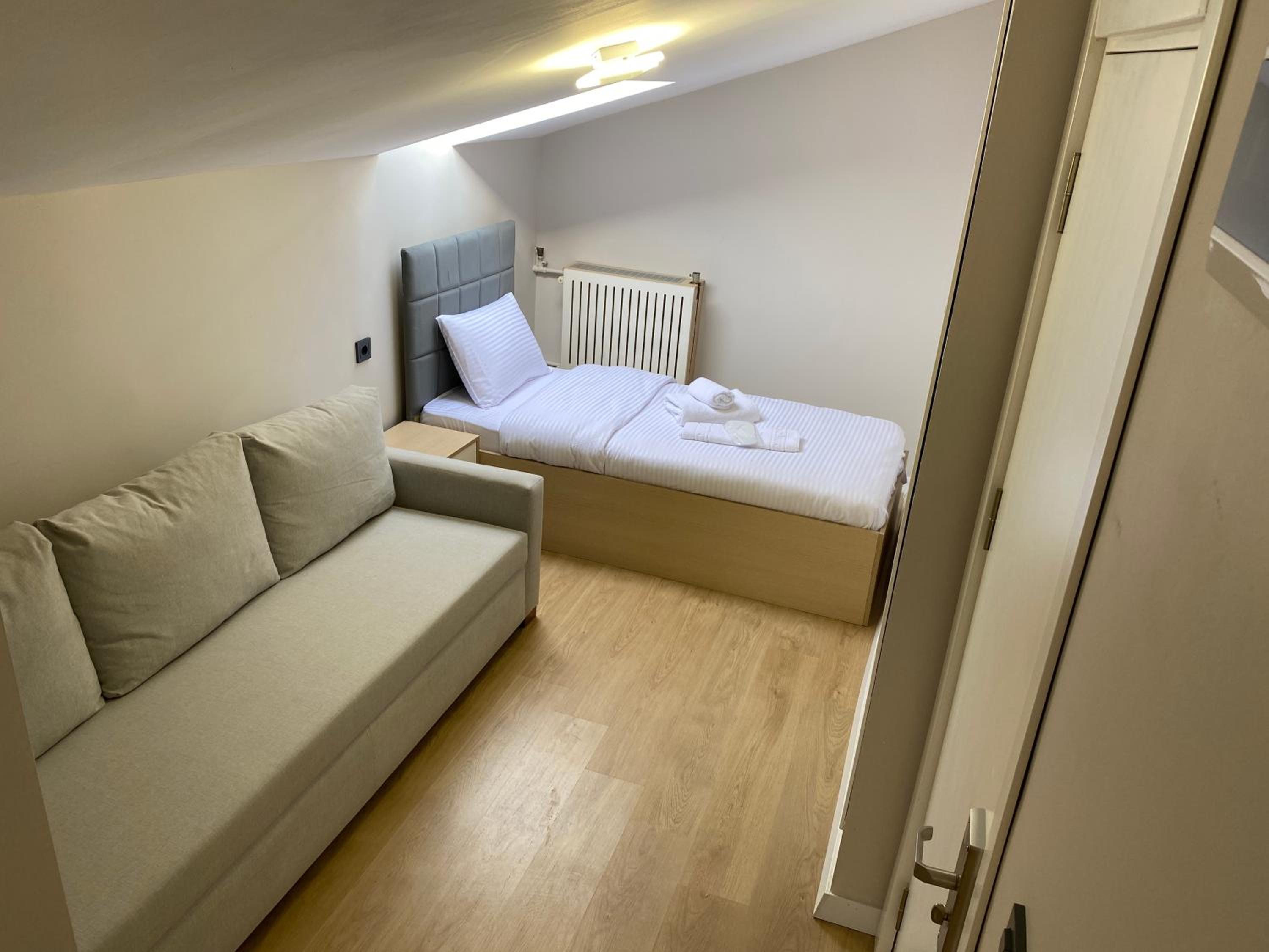 Family Room with Private Bathroom - Photo 7