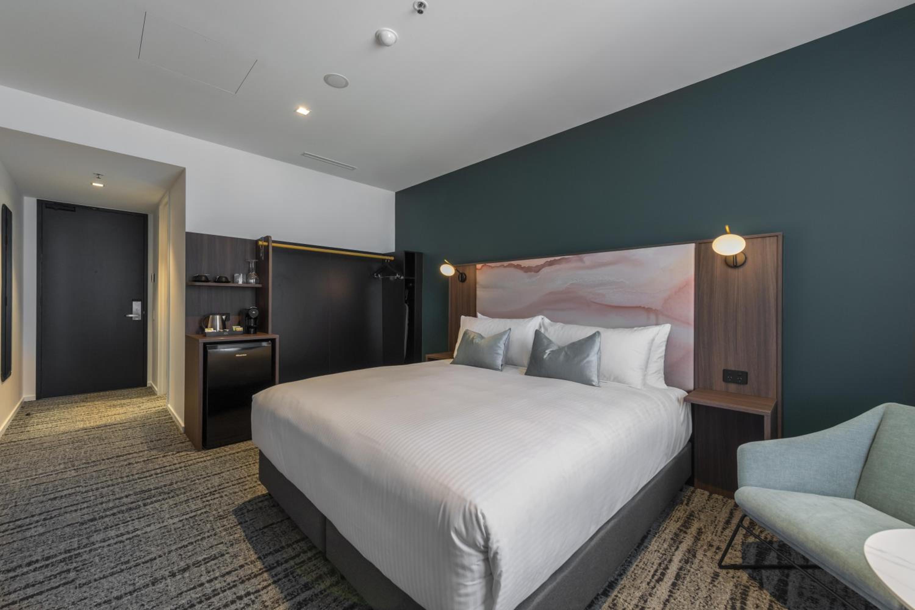 Deluxe King Hotel Room