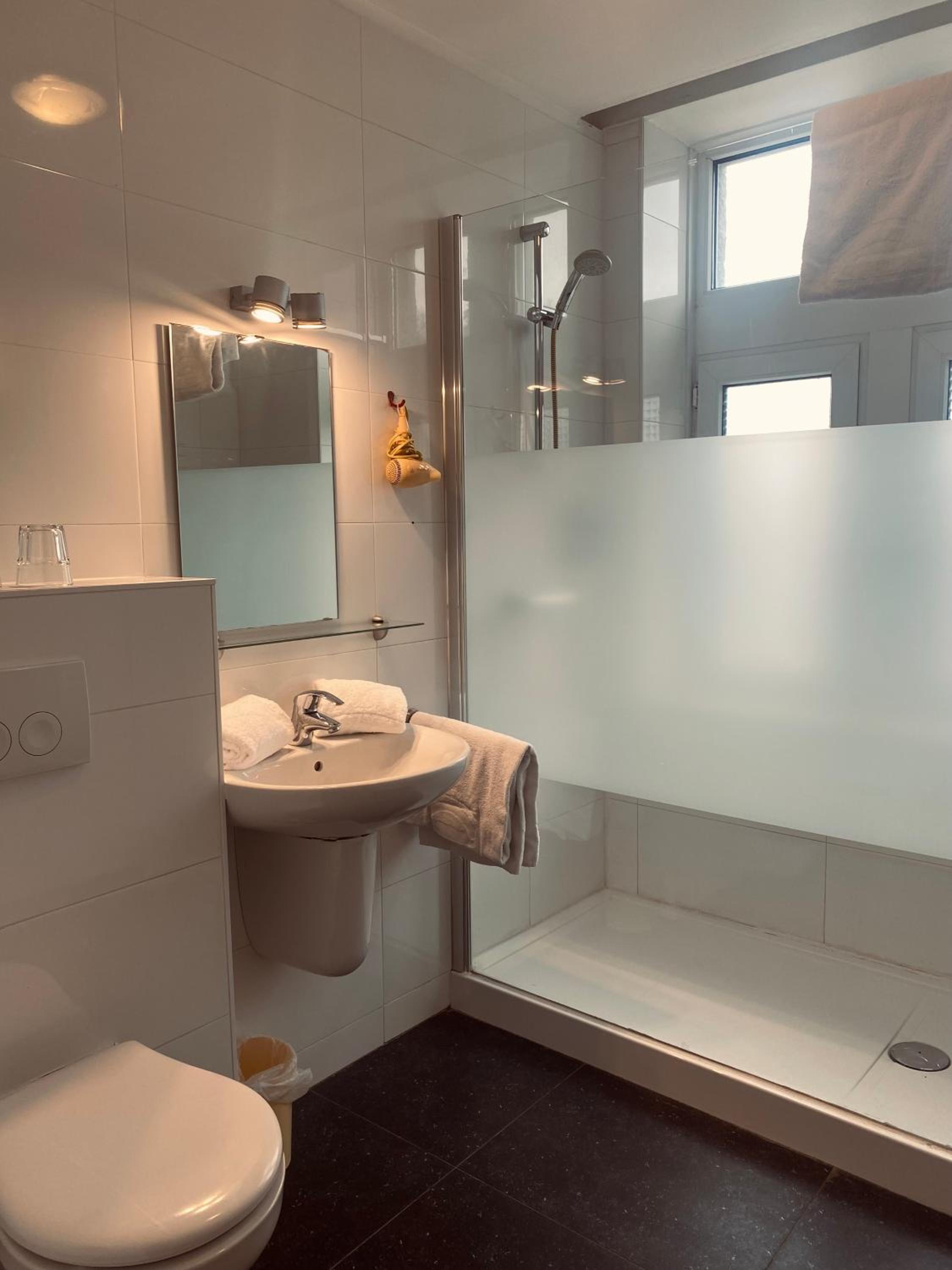 Standard Double Room with Street View - Photo 3