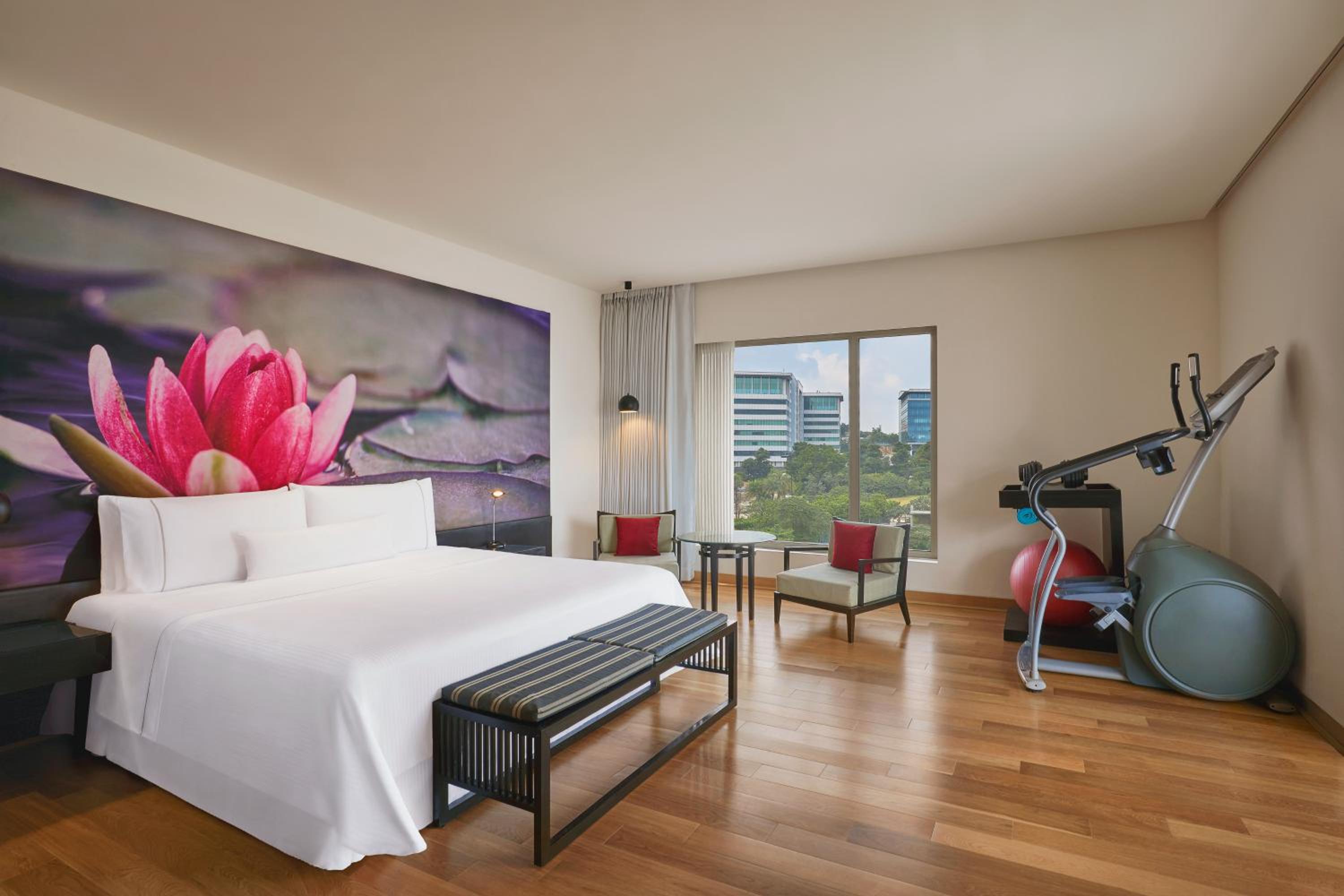 Deluxe King Room with Balcony Deluxe King Room with Balcony