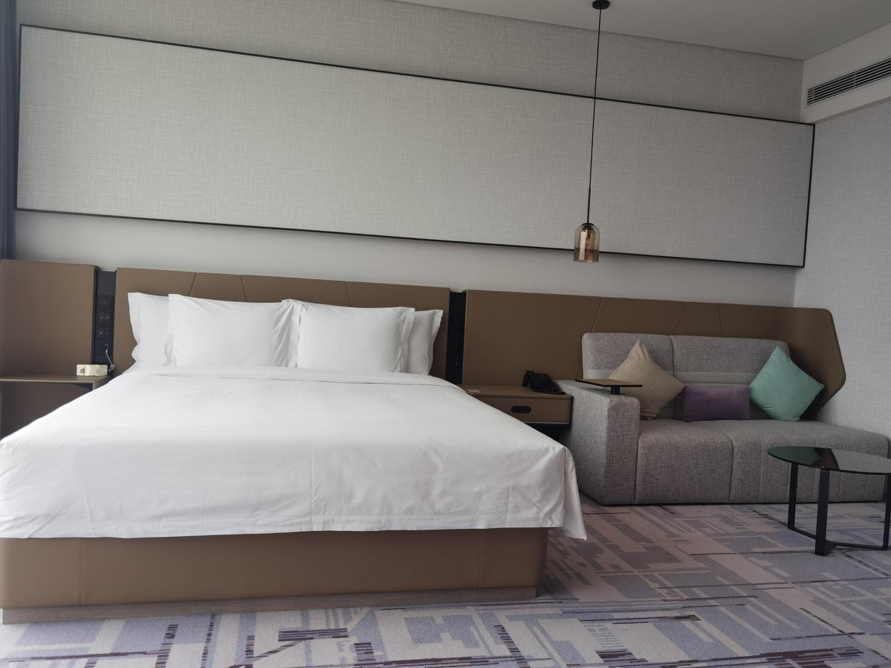 Standard King Room - Accessible - Photo 5