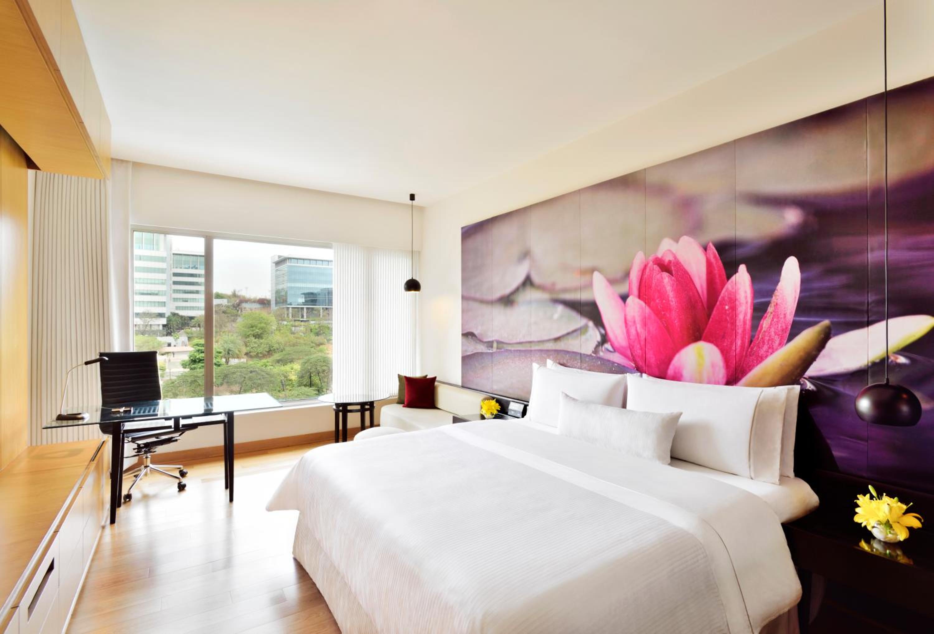 Pool View, 1 King Bed