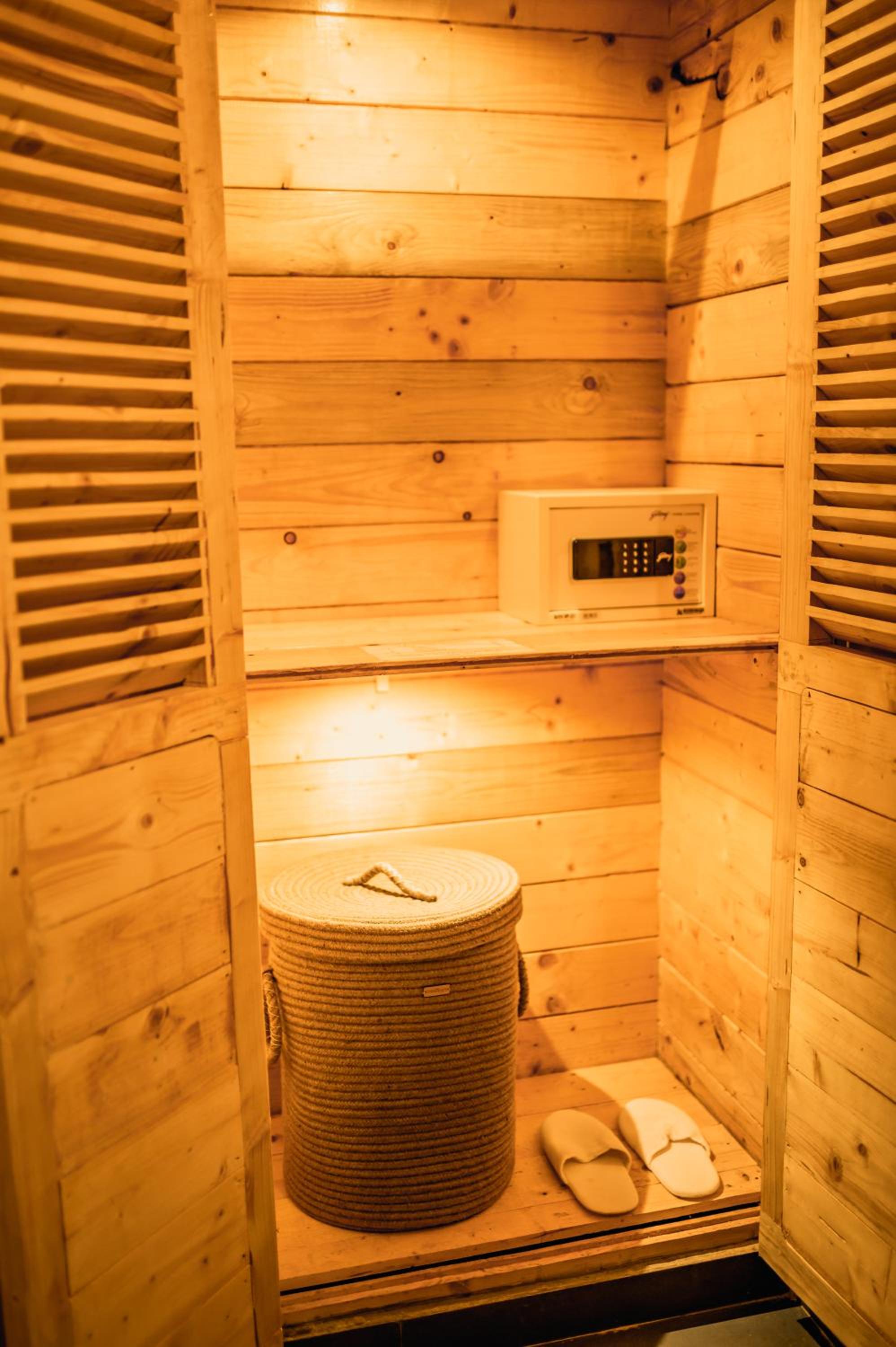 Tropical Ac Chalet With Bathtub photo 2