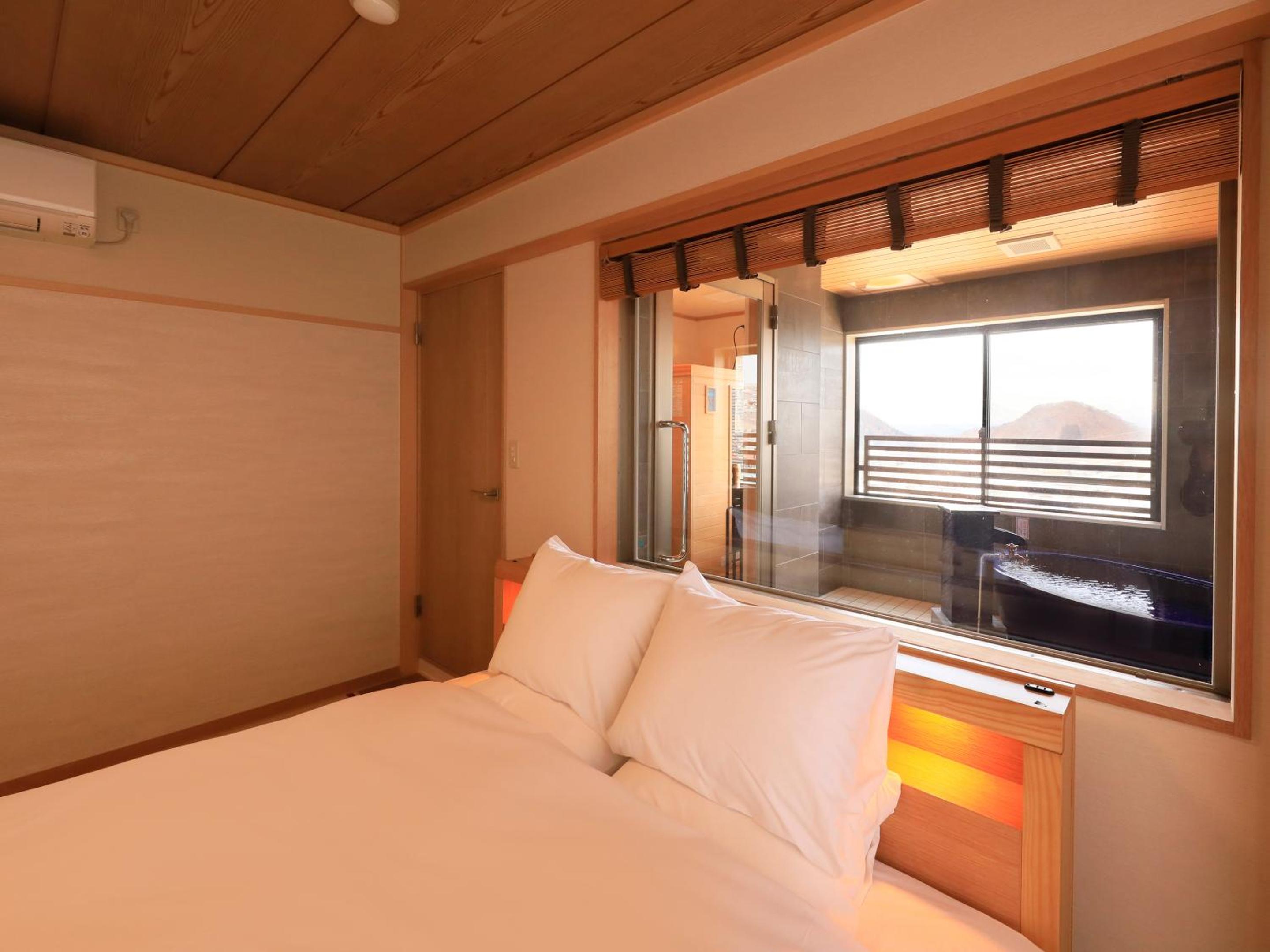 Suite with Spa Bath - Photo 11