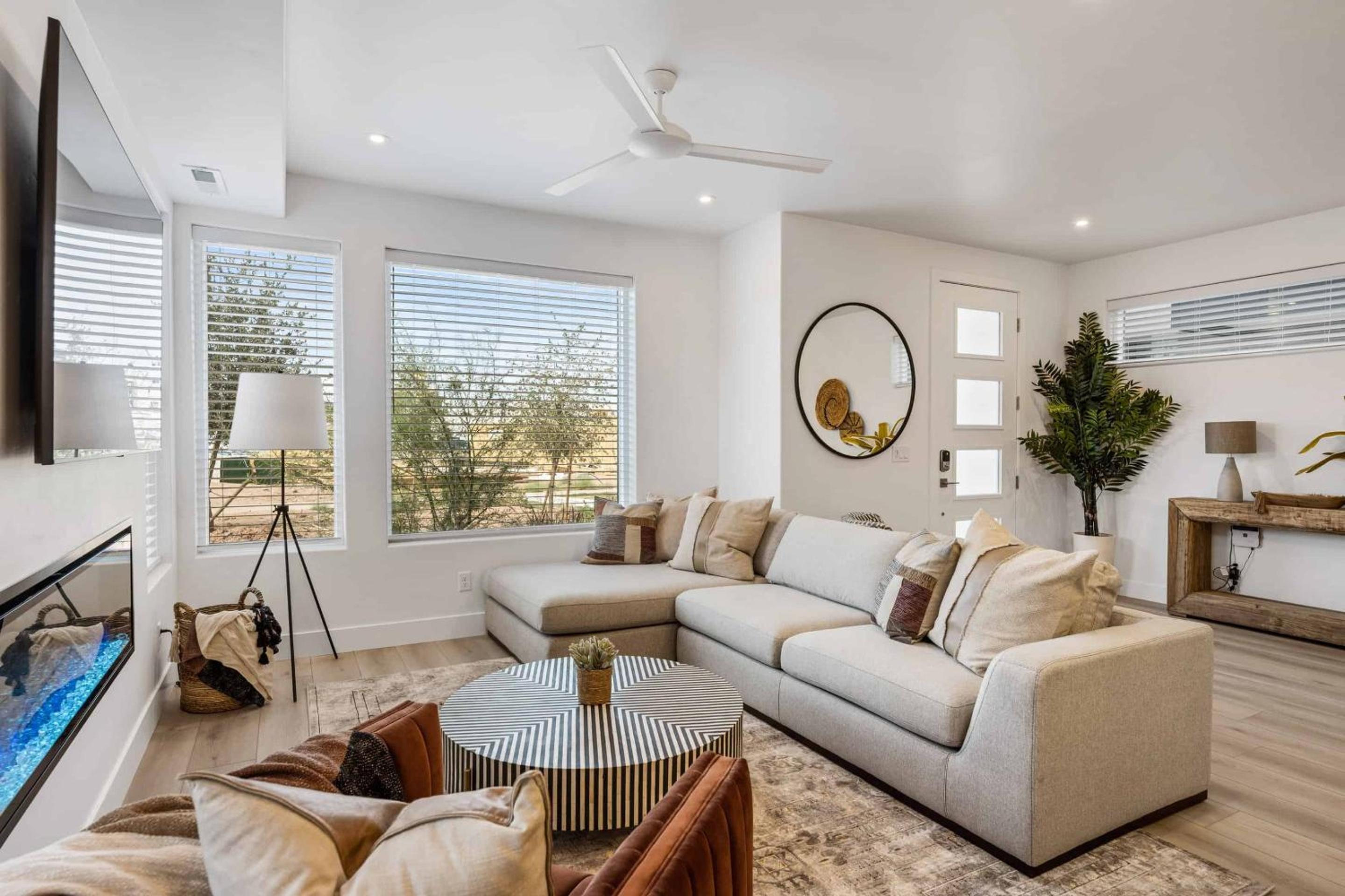 Five-Bedroom House photo 1