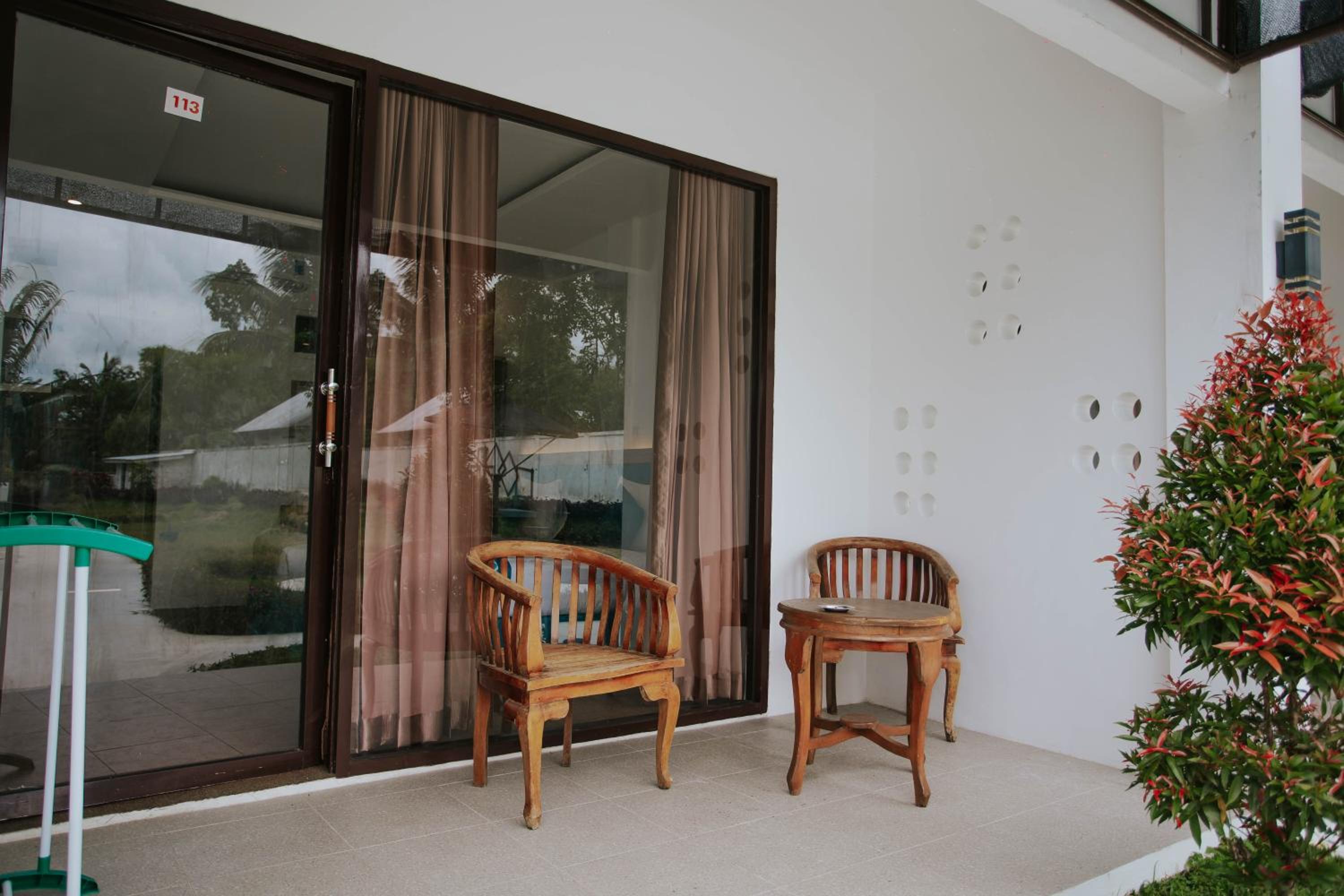 Double Room with Pool View - Photo 2
