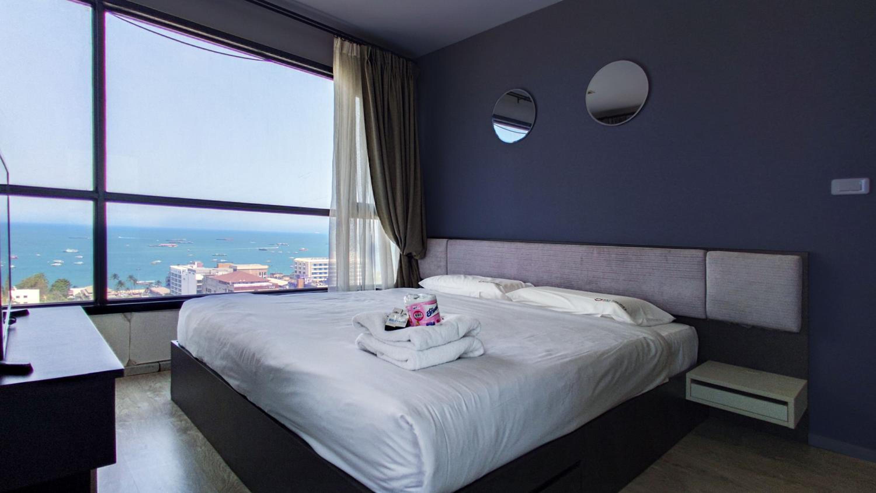Two-Bedroom Apartment with Sea View - Photo 9